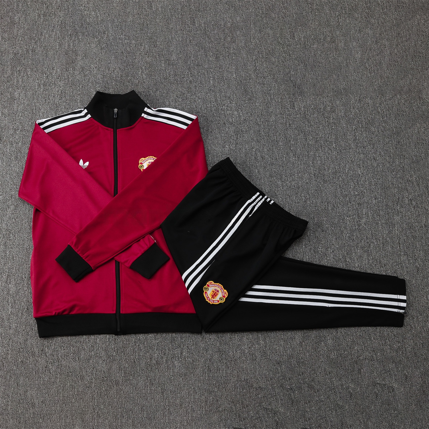 Manchester United 24-25 Throwback Jacket Training Tracksuit - Date Red Jackets & Black Pants - Unitedfutballjersey