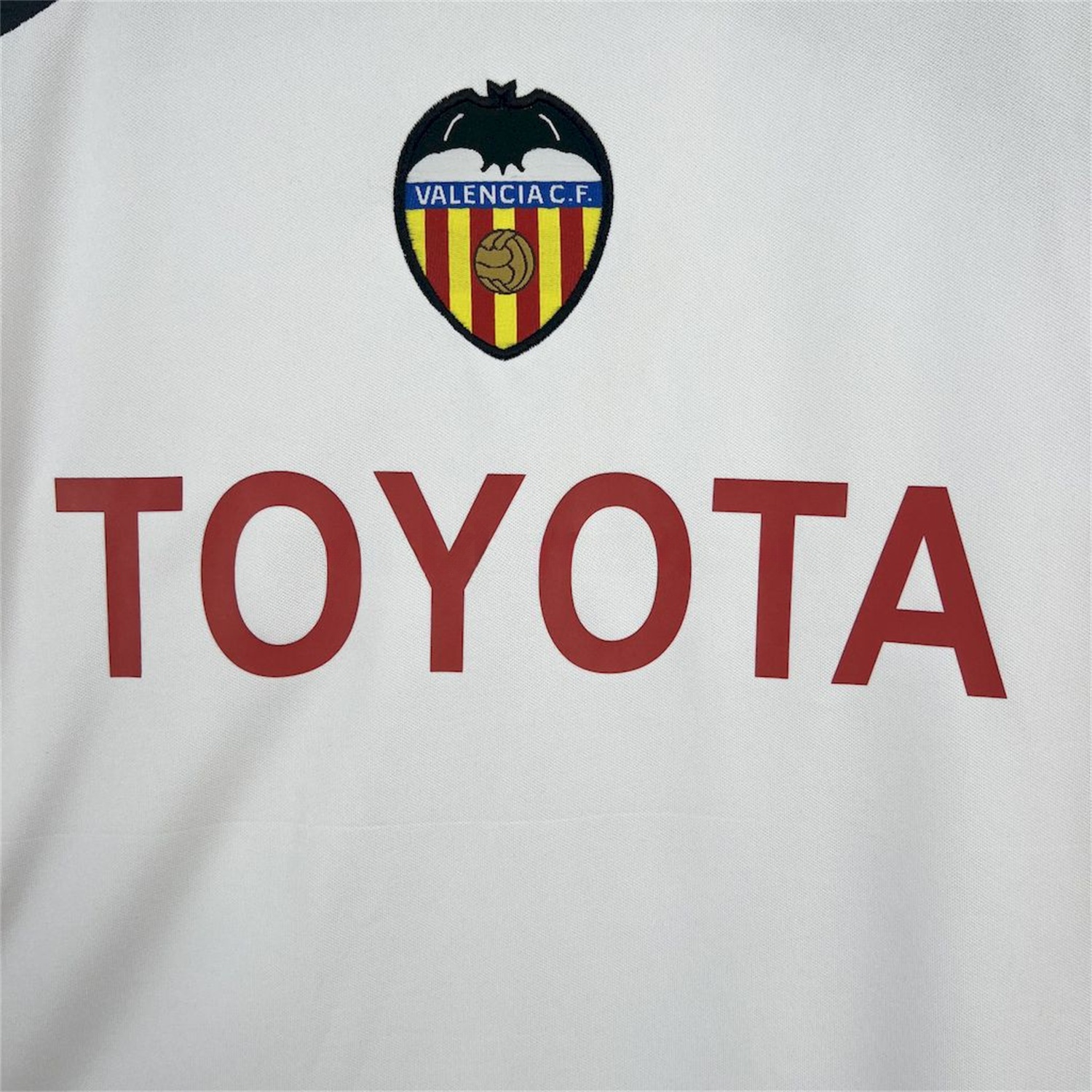 Retro Valencia 2004-05 Home Jersey - Unitedfutballjersey