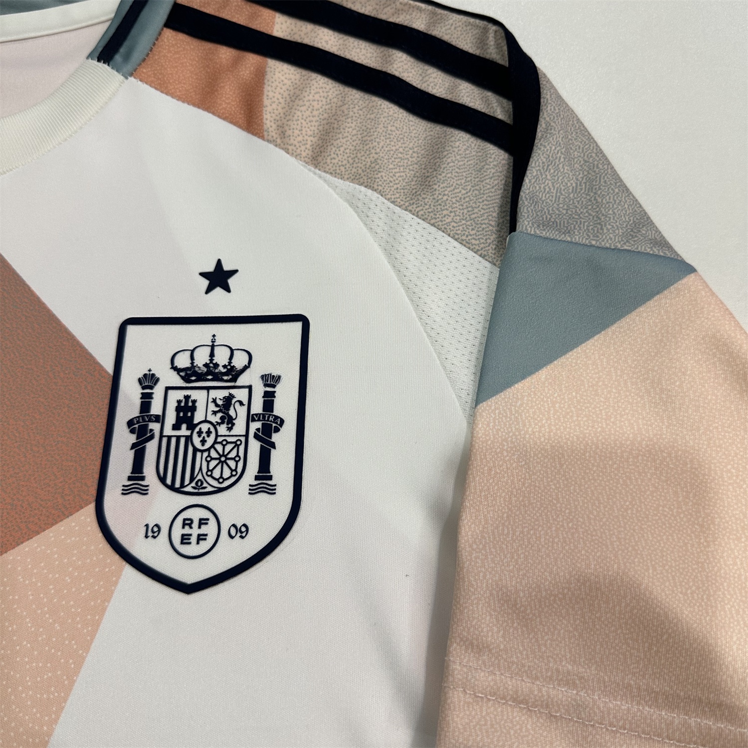 Spain 2025 Women's Team Away Jersey - Men's Fans Version - Unitedfutballjersey