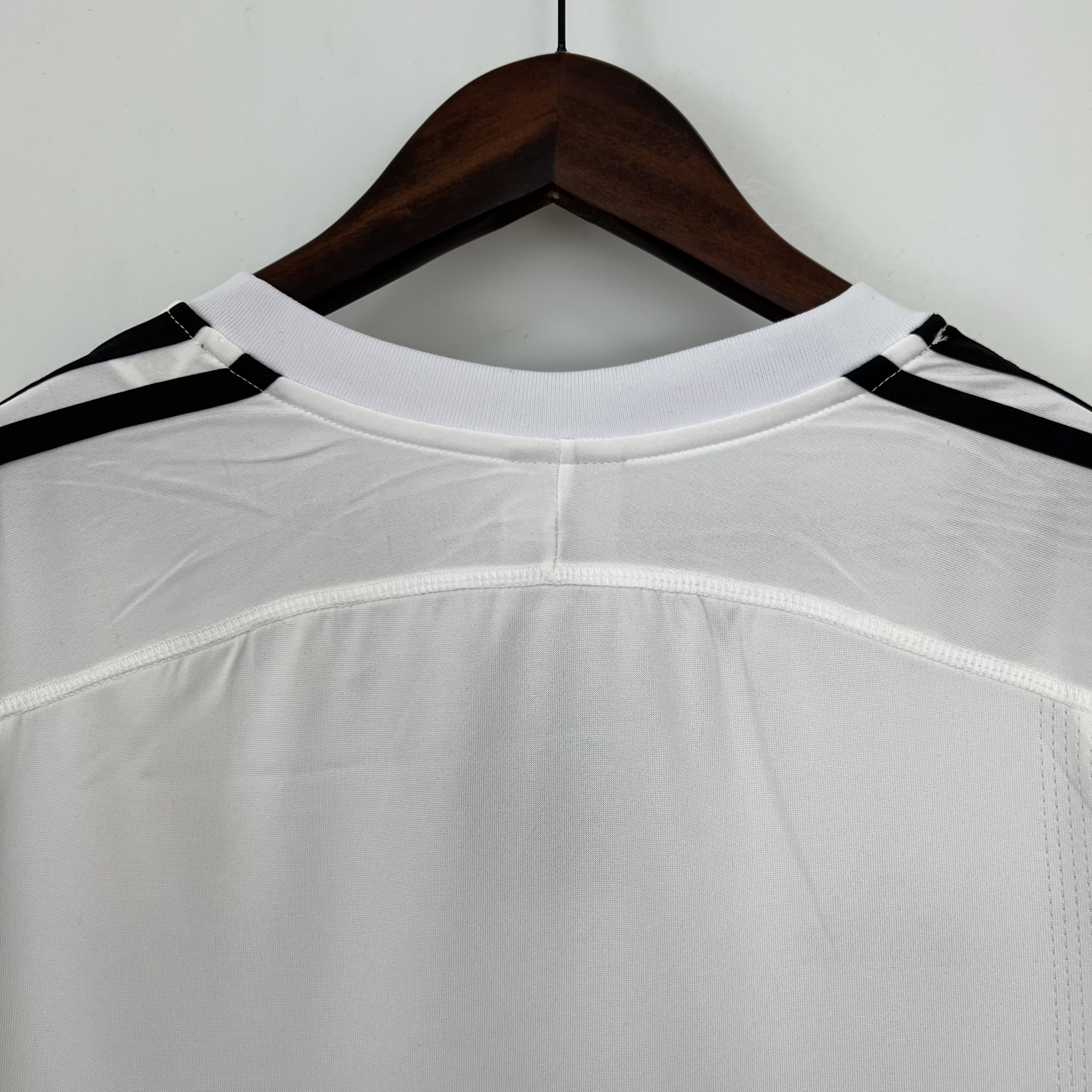 Retro Real Madrid 03-04 Home Stadium Jersey - Unitedfutballjersey