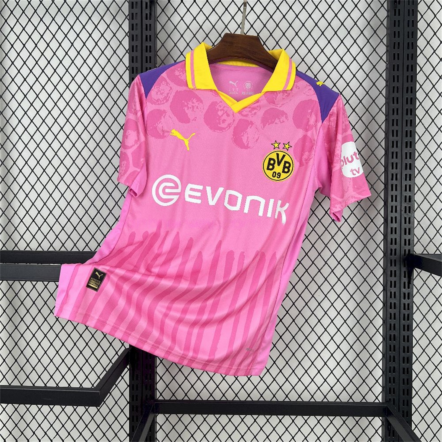 Dortmund 25-26 Club World Cup Pink Goalkeeper Jersey - Fans Version - Unitedfutballjersey