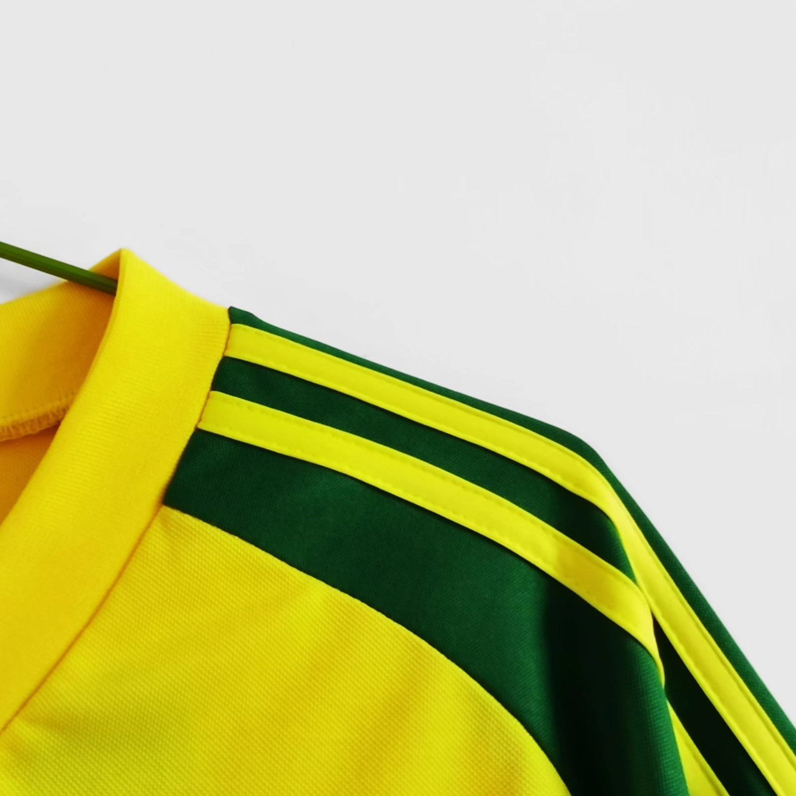 Retro Wales 1982 Away Stadium Jersey - Unitedfutballjersey