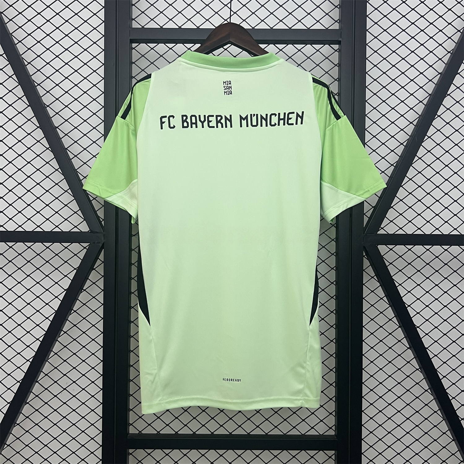 Bayern Munich 25-26 Green Goalkeeper Jersey - Fans Version - Unitedfutballjersey