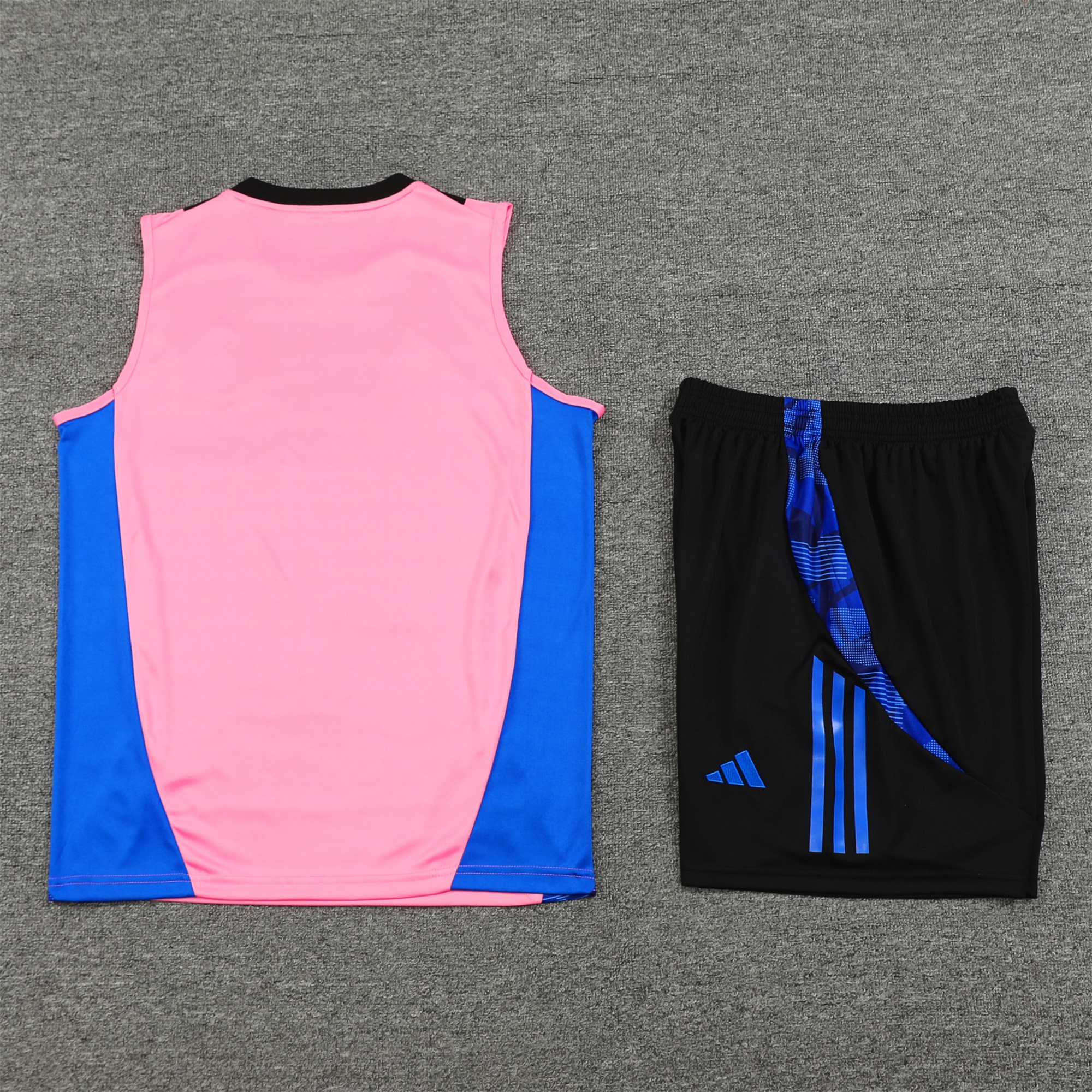 Manchester United 24-25 Vest Training Set - Pink Vest & Black Shorts - Unitedfutballjersey