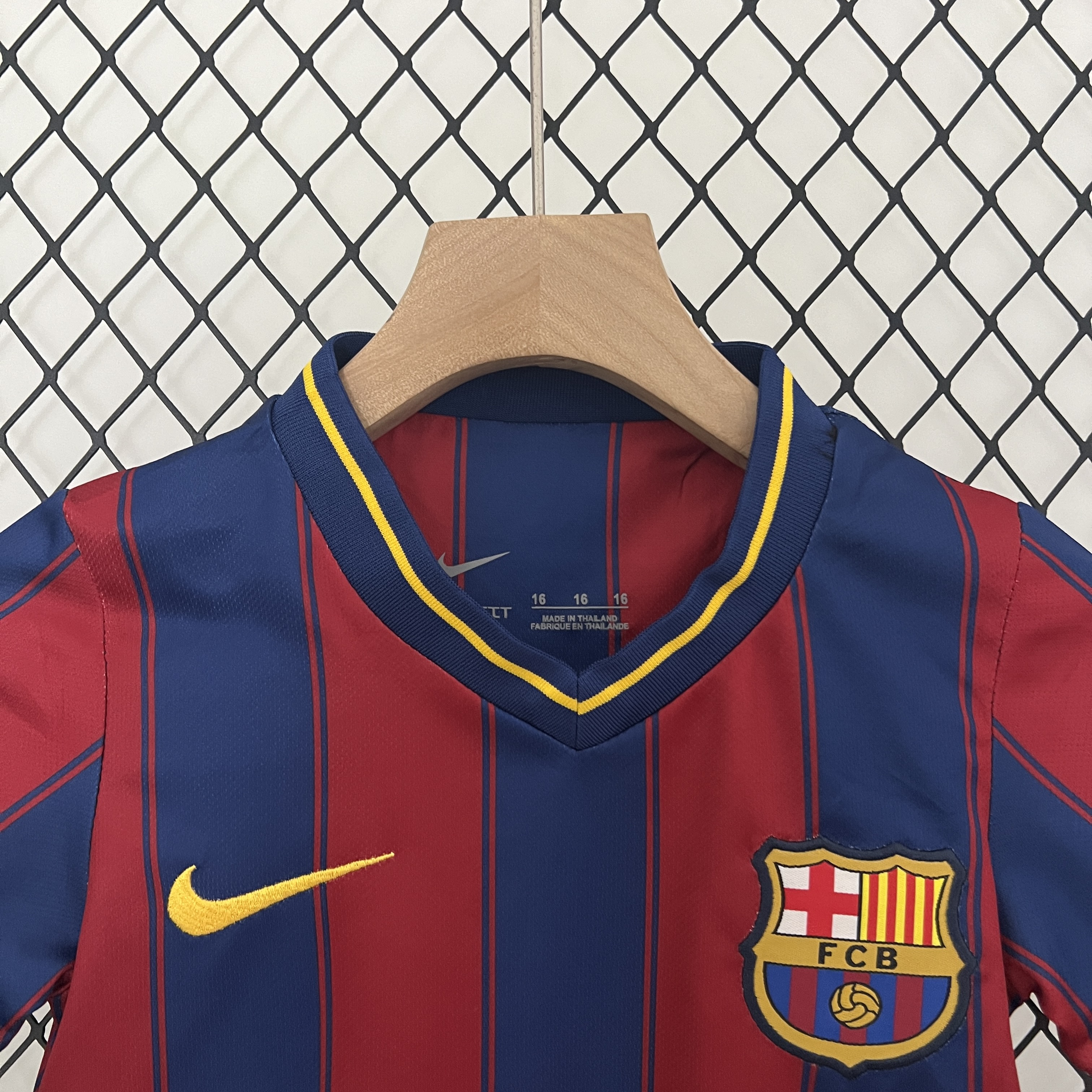 Retro Barcelona 2009-10 Home Stadium Kids Kit - Unitedfutballjersey