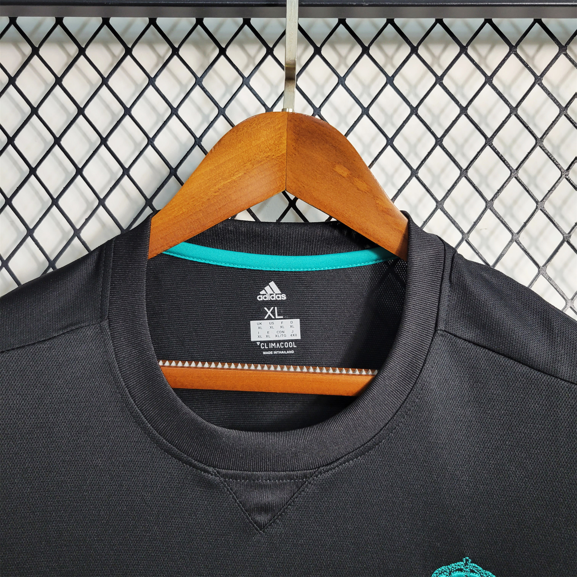 Retro Real Madrid 17-18 Away Stadium Long Sleeve Jersey - Unitedfutballjersey