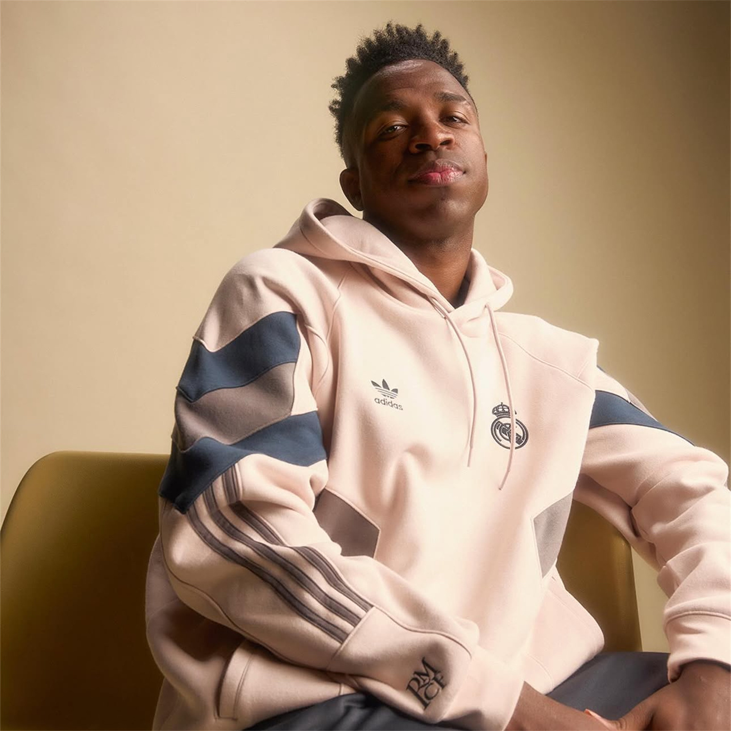 Real Madrid 24-25 Fleece-Lined Training Hoodie Set - Light Pink Hoodie and Deep Grey Pants - Unitedfutballjersey