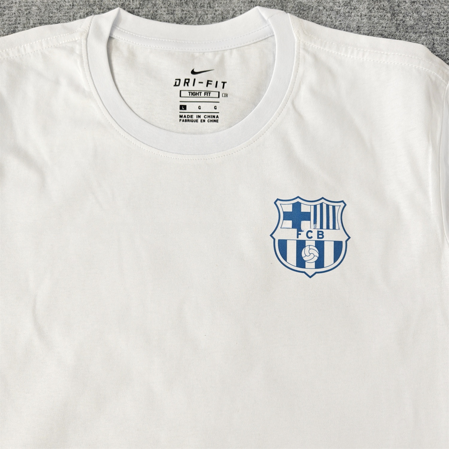 Barcelona Fun Crest Design Dynamic And Modern Features T-shirt【White】 - Unitedfutballjersey
