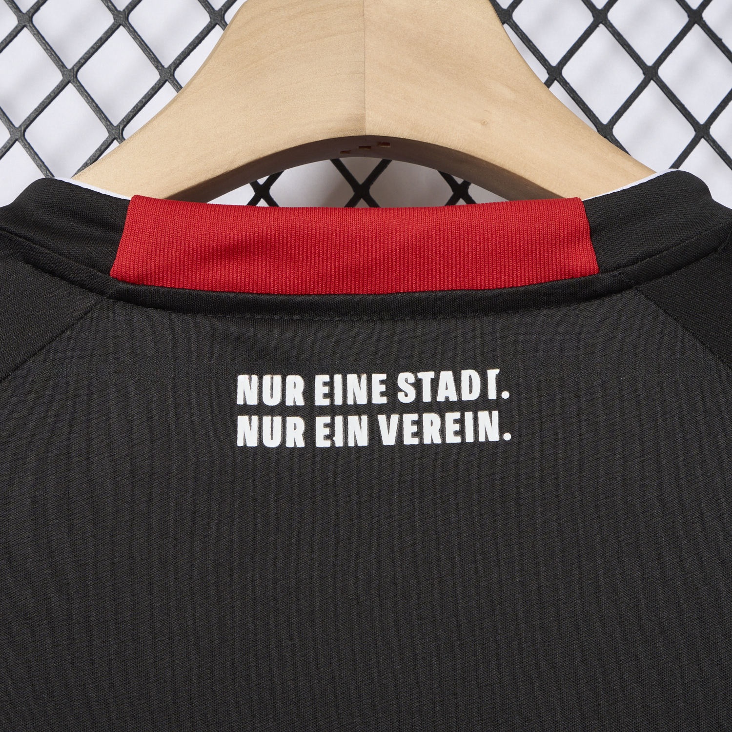 Frankfurt 25-26 Home Red Jersey - Fans Version - Unitedfutballjersey