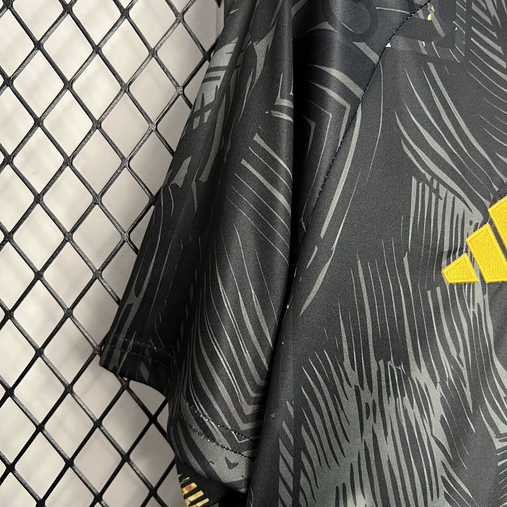 Real Madrid 24-25 Black and Gloden Lion Jersey - Fans Version - Unitedfutballjersey