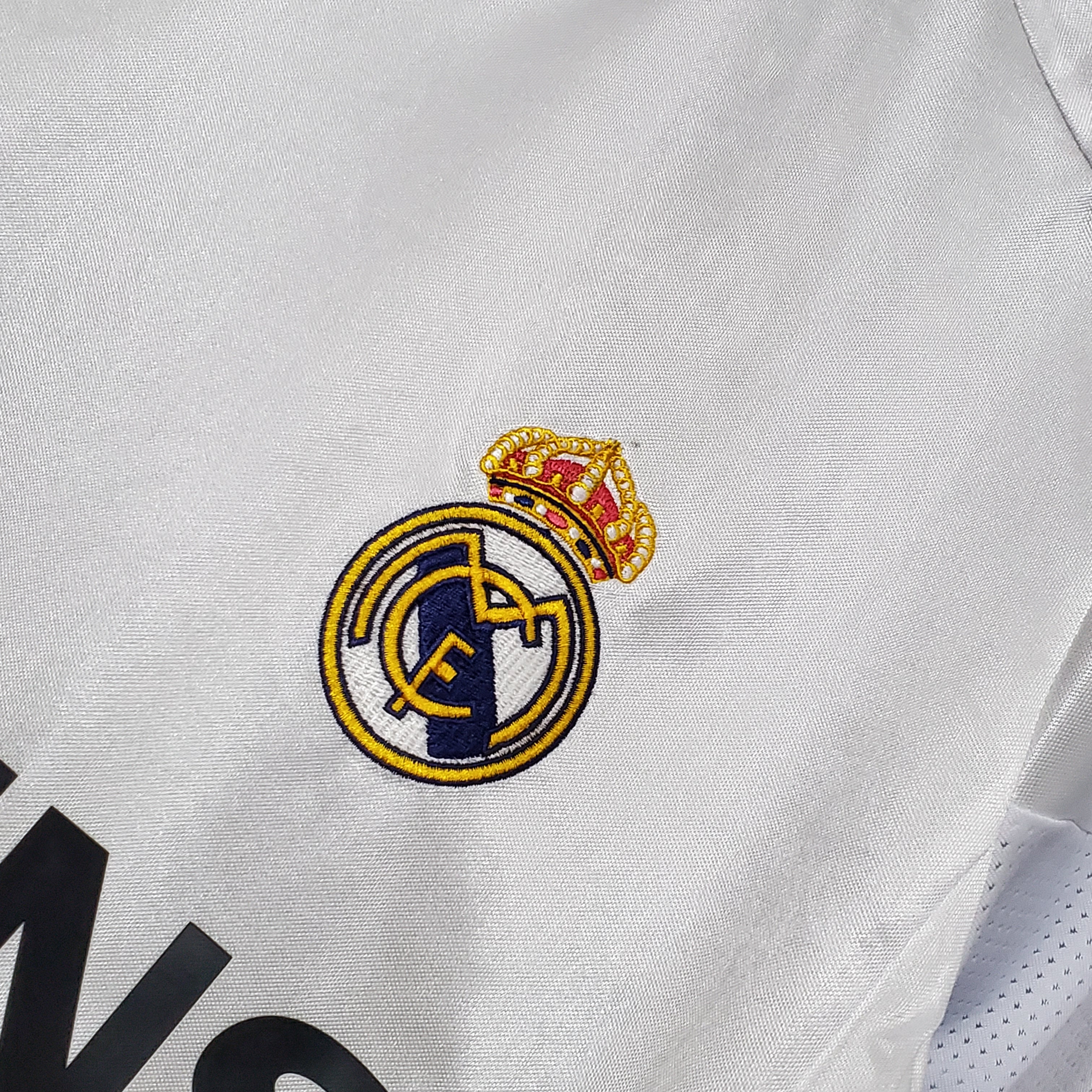 Retro Real Madrid 04-05 Home Stadium Jersey - Unitedfutballjersey