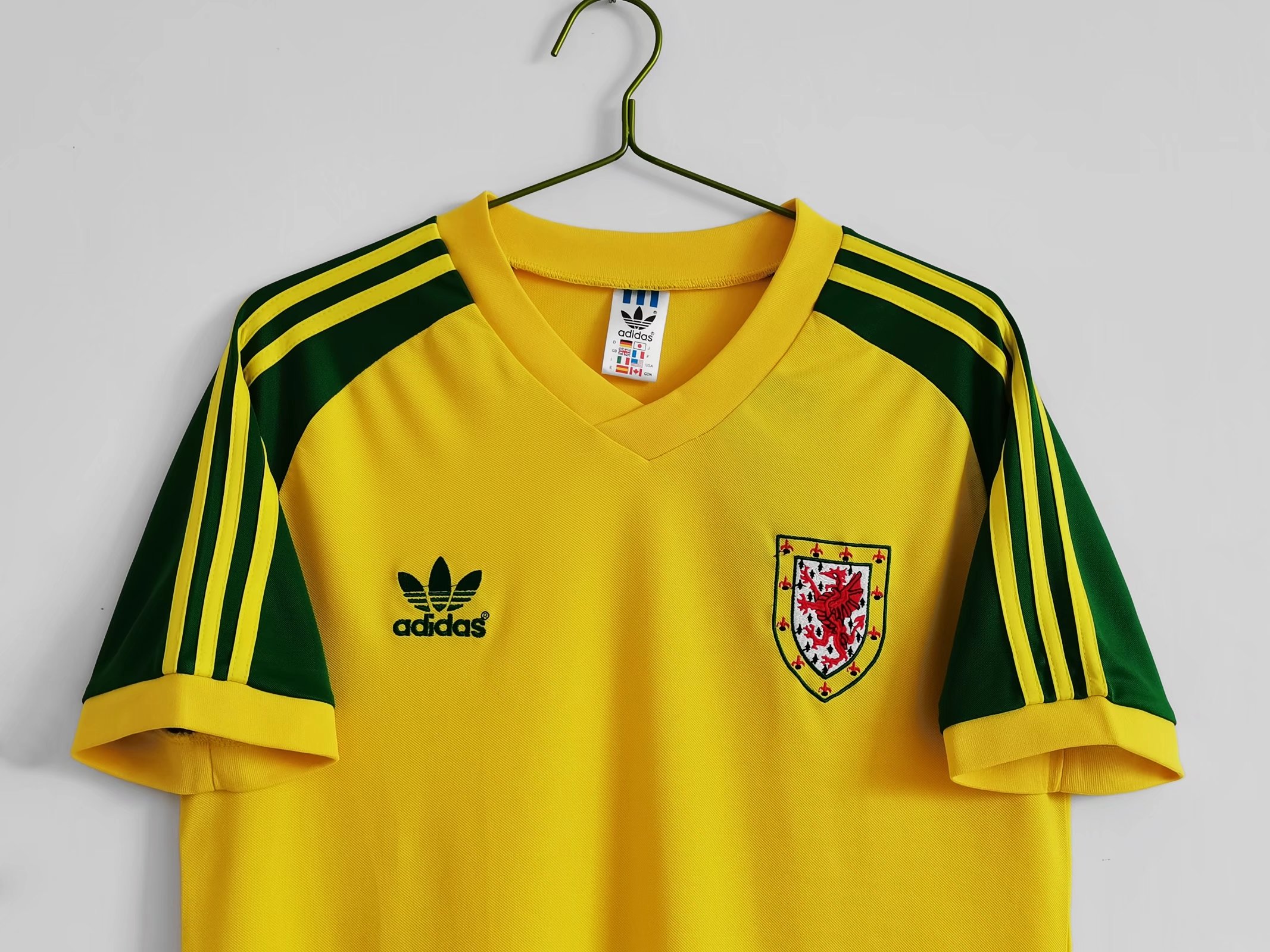 Retro Wales 1982 Away Stadium Jersey - Unitedfutballjersey