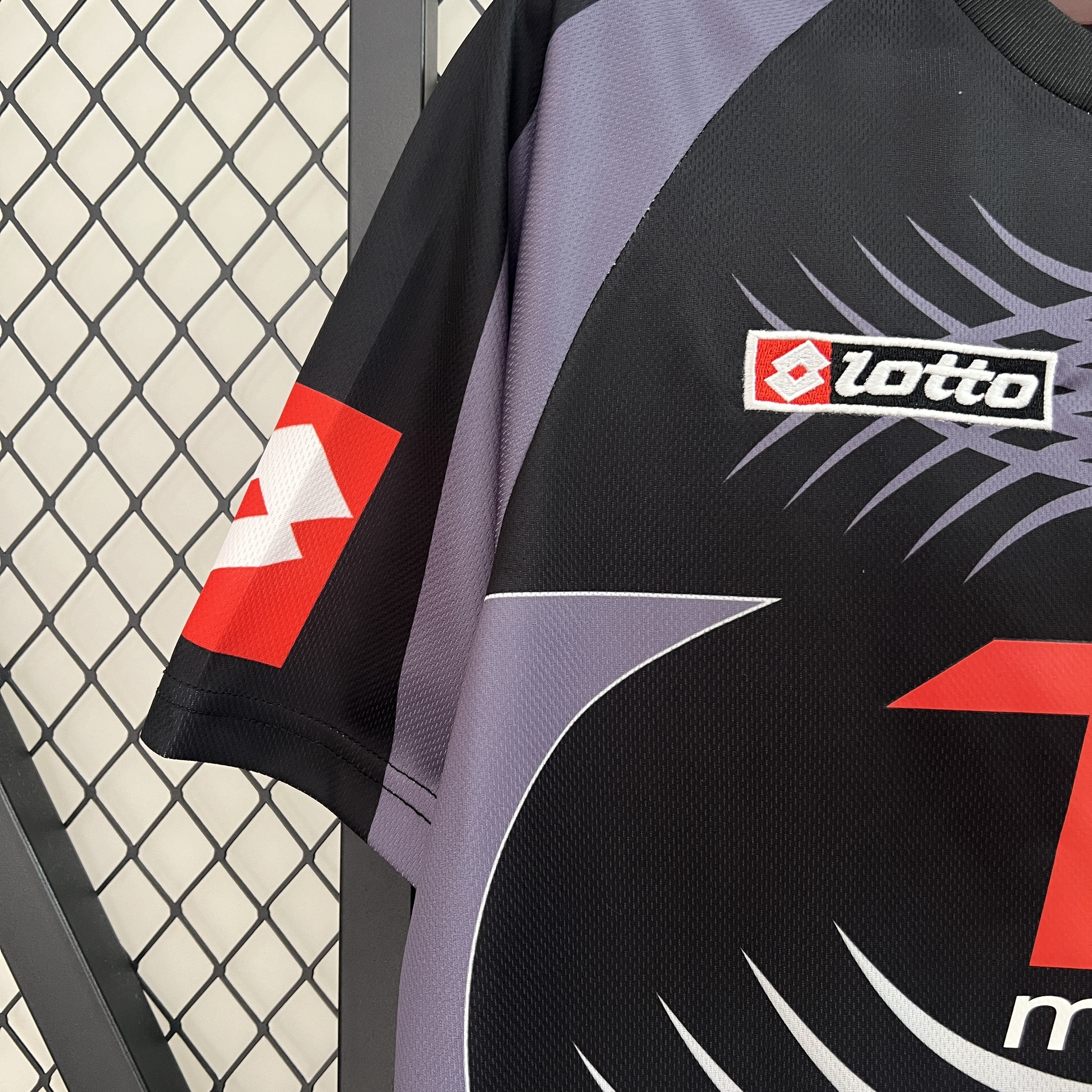 Retro Juventus 2001-02 Black Goalkeeper Jersey - Unitedfutballjersey