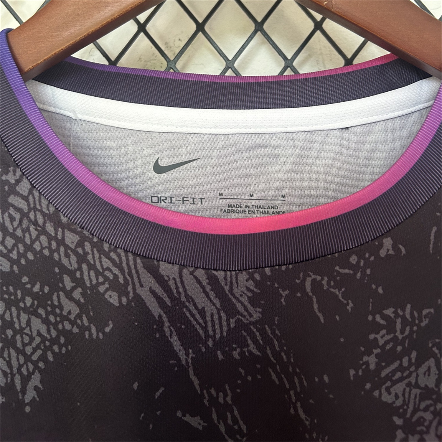 B.A.R.S.A 25-26 Pink Lion Black Jersey - Fans Version - Unitedfutballjersey