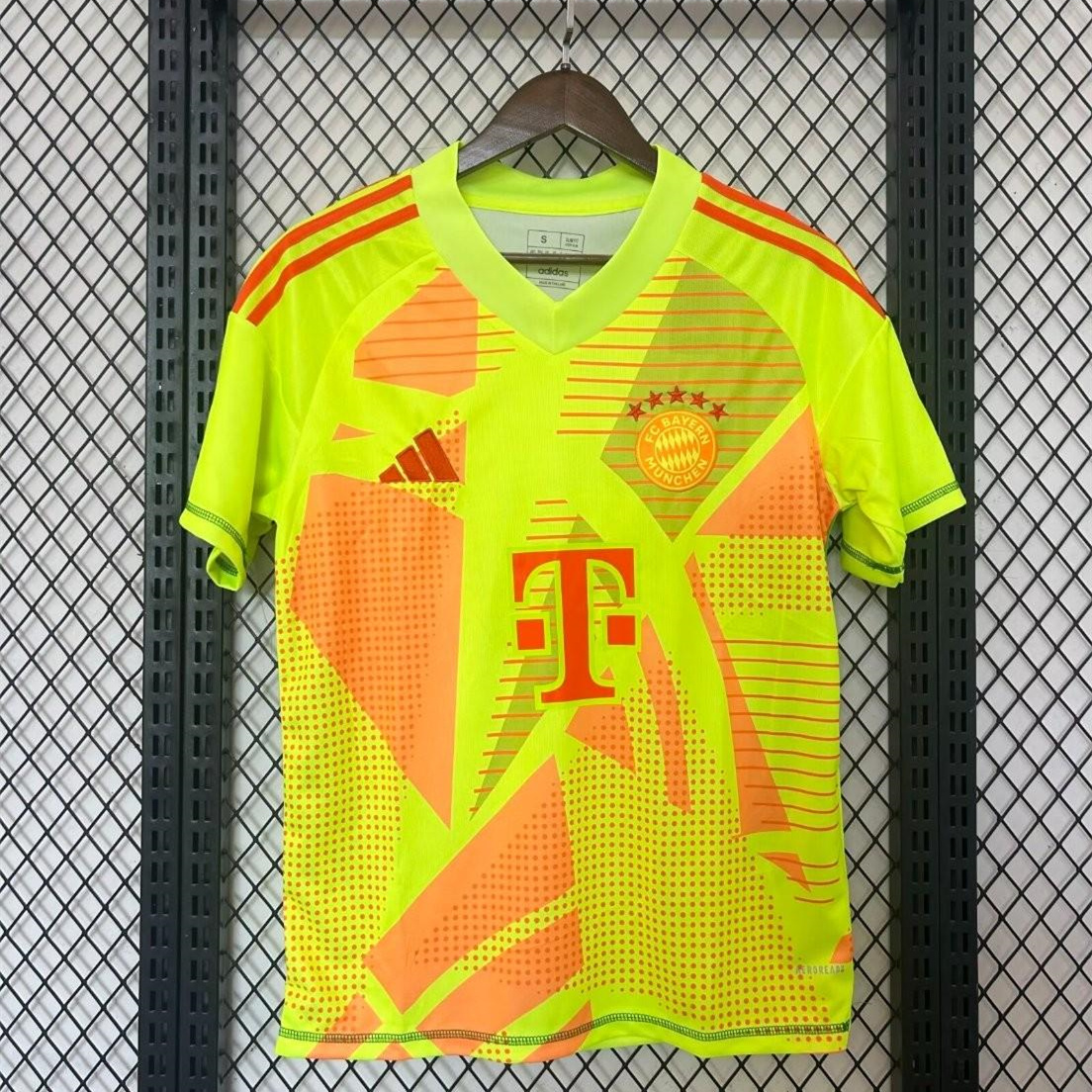 Bayern Munich 24-25 Green Goalkeeper Jersey - Fans Version - Unitedfutballjersey