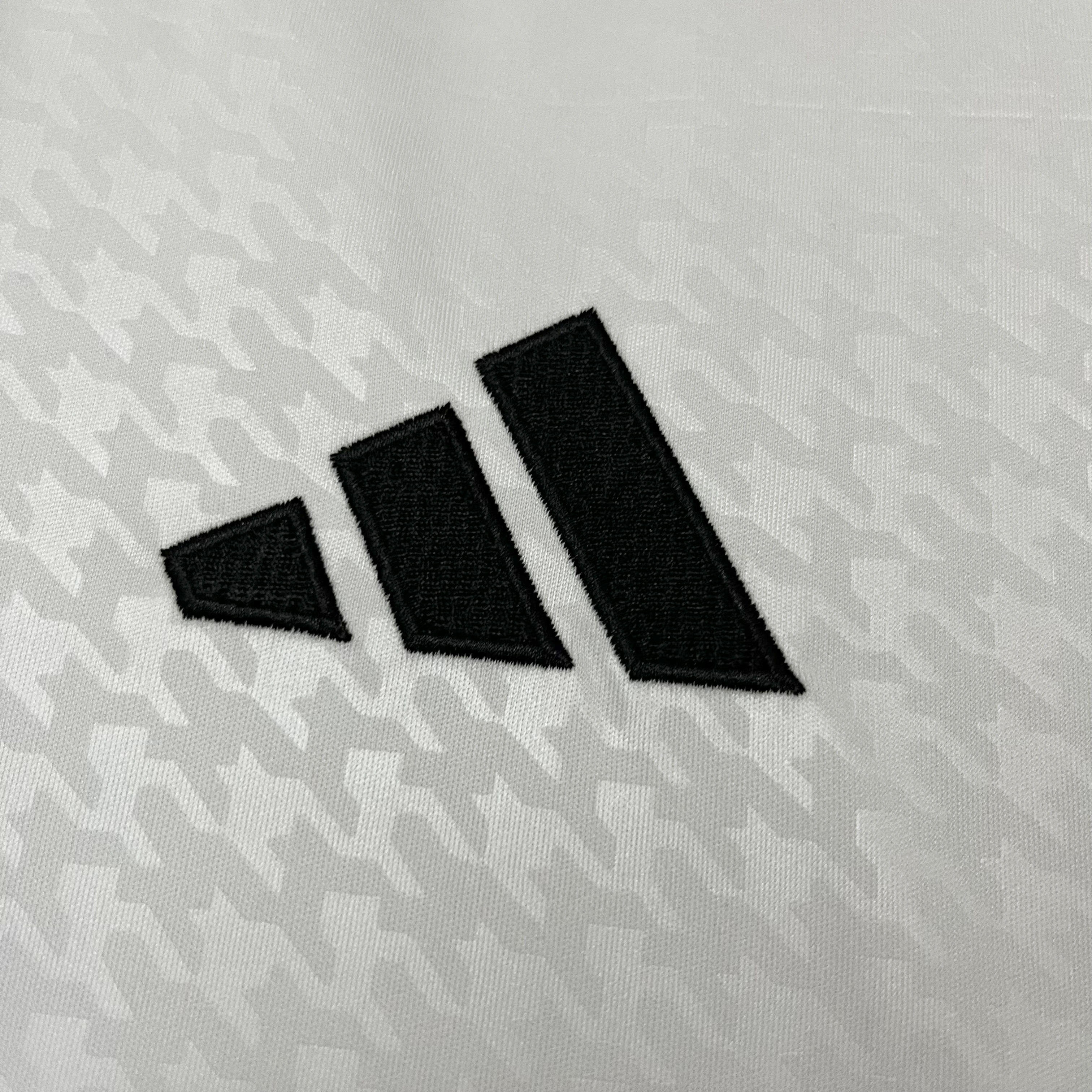 Real Madrid 24-25 Home Stadium Jersey - Fans Version - Unitedfutballjersey