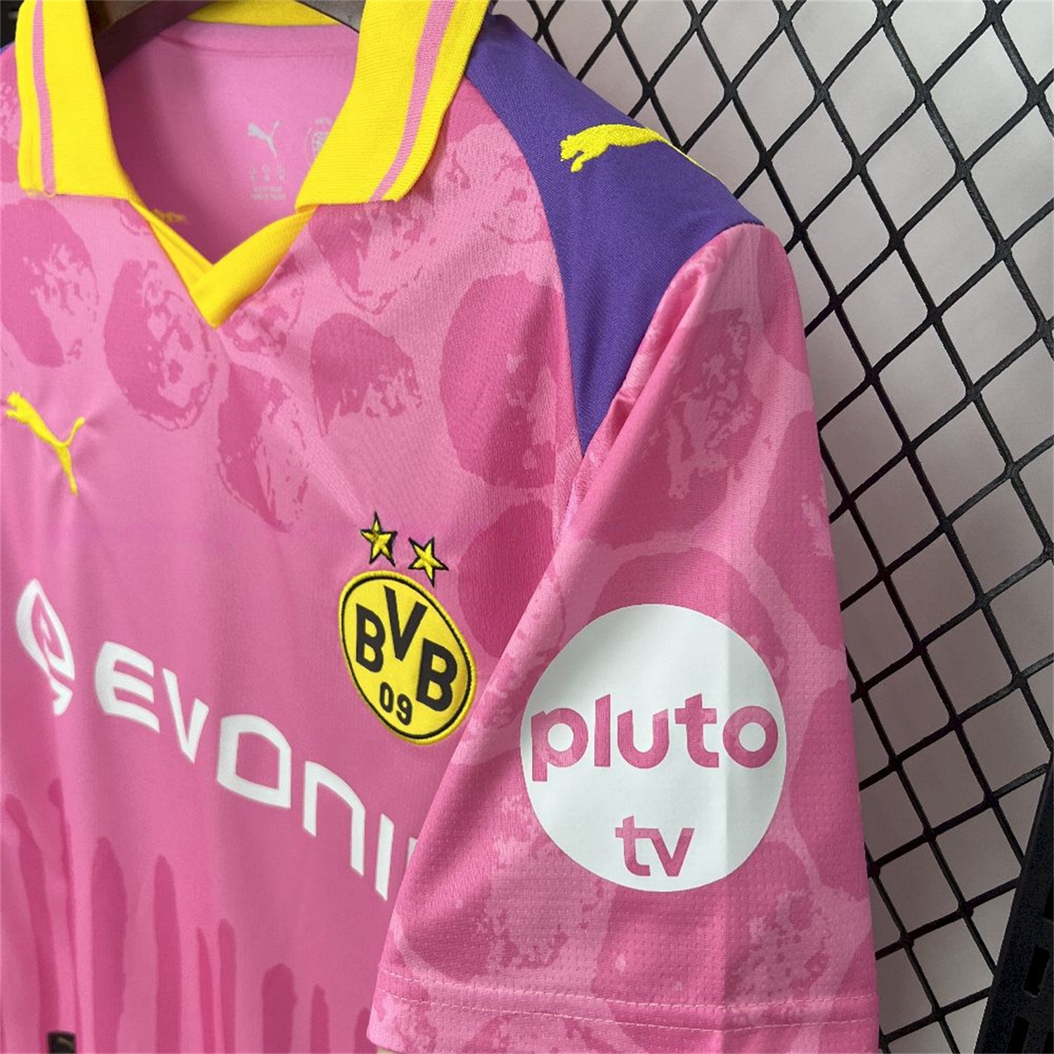 Dortmund 25-26 Club World Cup Pink Goalkeeper Jersey - Fans Version - Unitedfutballjersey