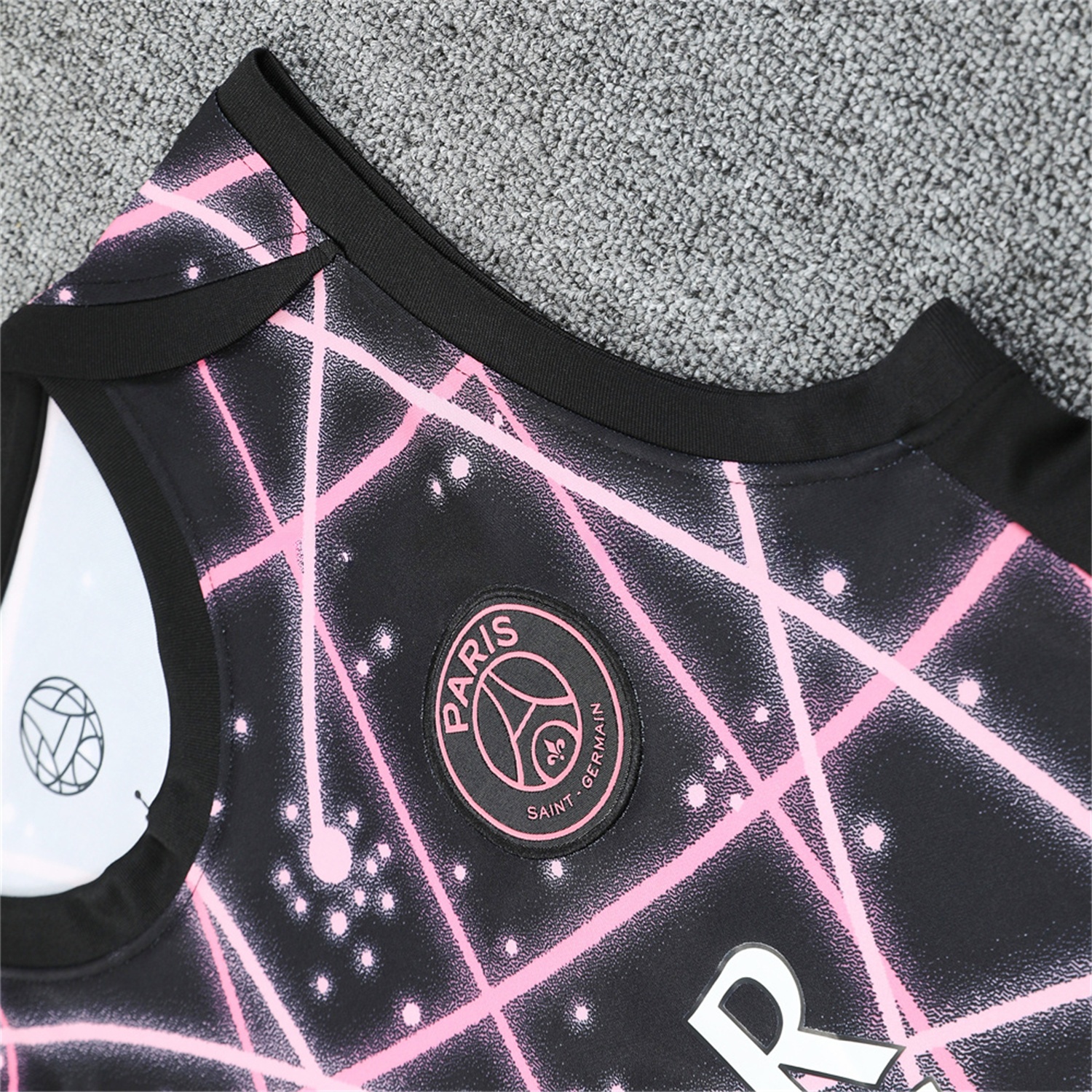 Paris Saint-Germain PSG 25-26 Vest Training Set - Pink Fluorescent Rays Black Vest & Black Shorts - Unitedfutballjersey