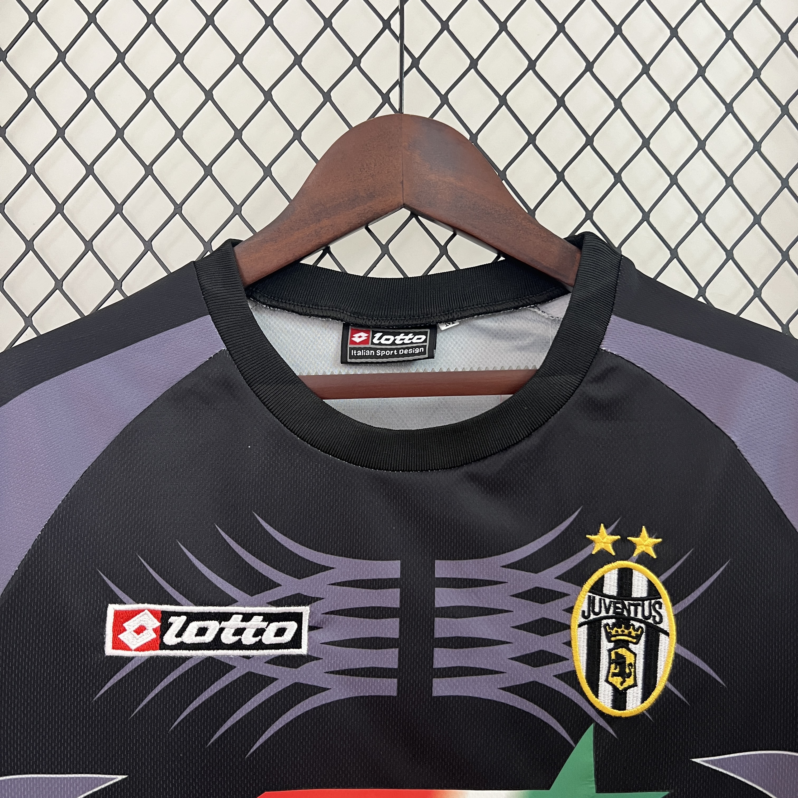 Retro Juventus 2001-02 Black Goalkeeper Jersey - Unitedfutballjersey