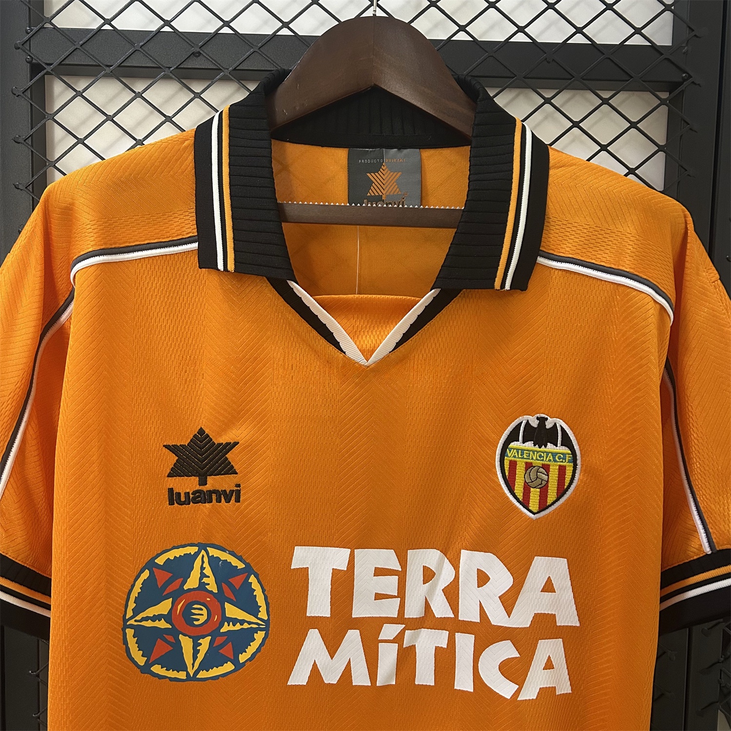 Retro Valencia 1999-00 Away Jersey - Unitedfutballjersey