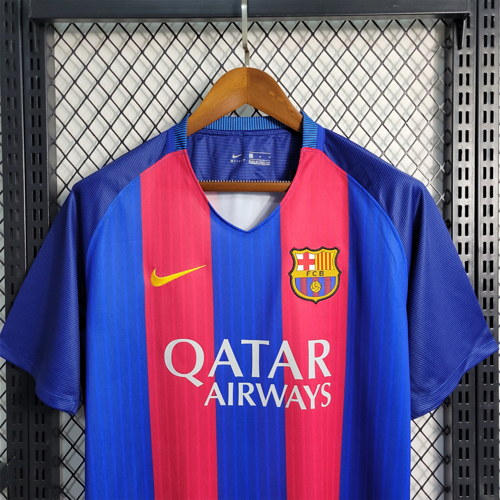 Retro Barcelona 16-17 Home Stadium Jersey - Unitedfutballjersey