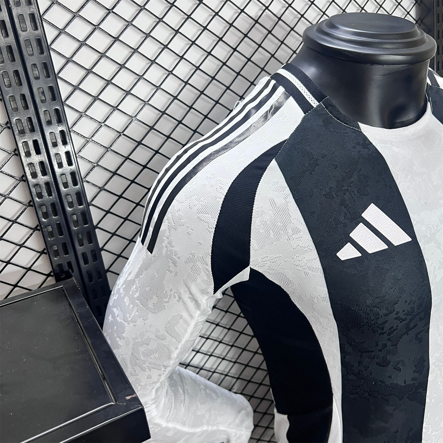 Juventus 24-25 Home Long Sleeve Jersey - Player Version - Unitedfutballjersey