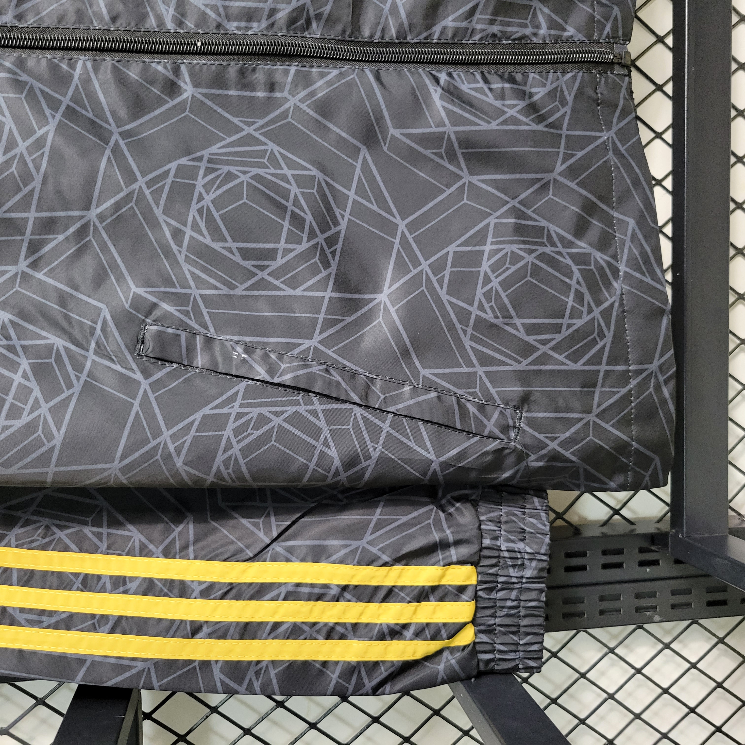 Manchester United 23-24 Player Windbreaker Jacket - Black - Unitedfutballjersey