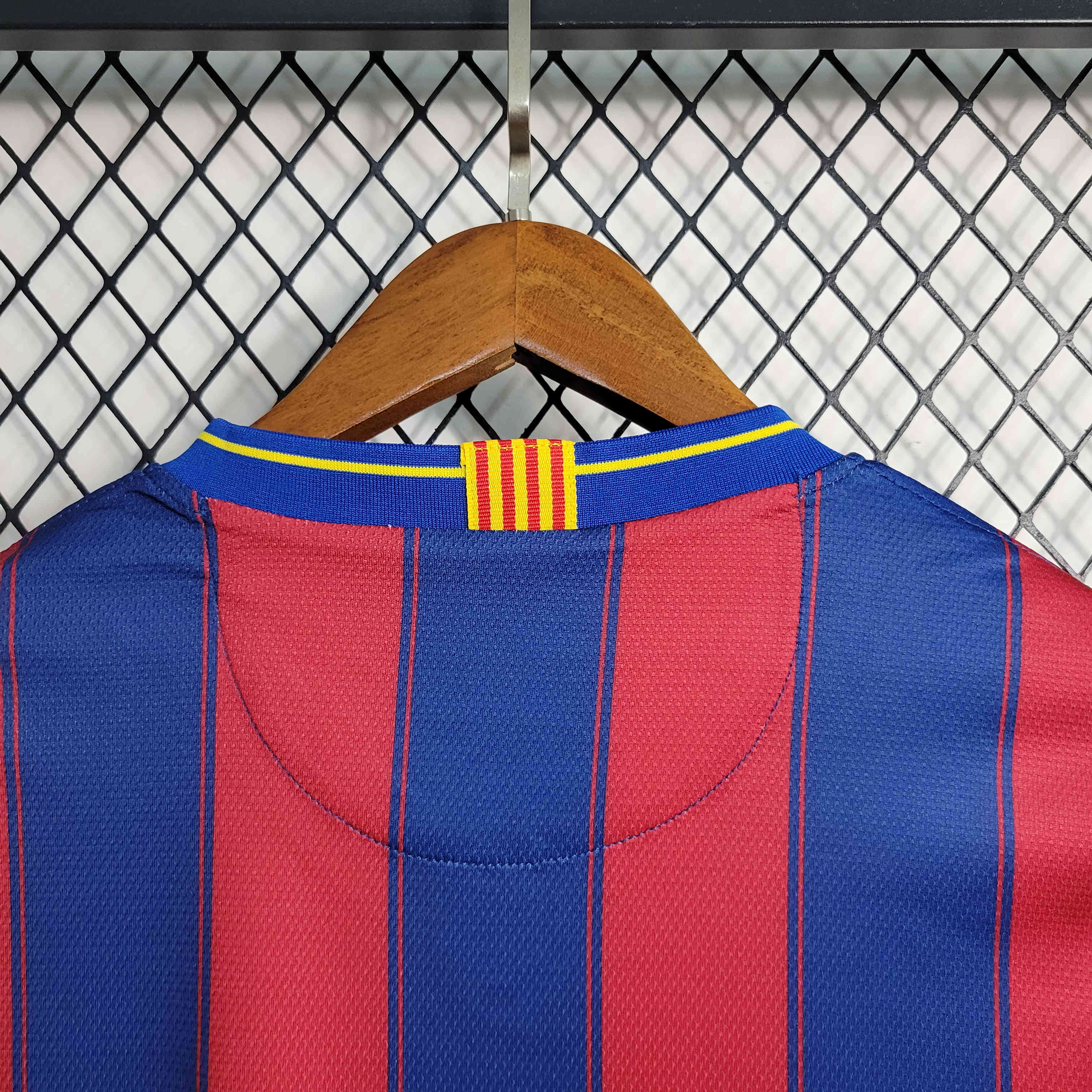 Retro Barcelona 09-10 Home Stadium Jersey - Unitedfutballjersey