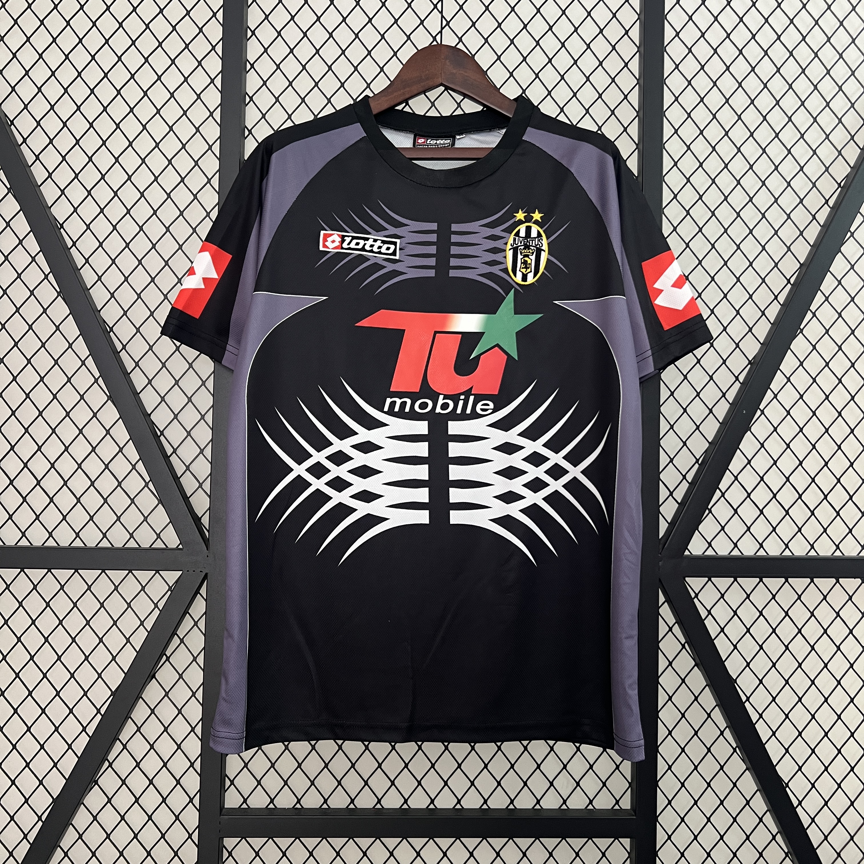 Retro Juventus 2001-02 Black Goalkeeper Jersey - Unitedfutballjersey