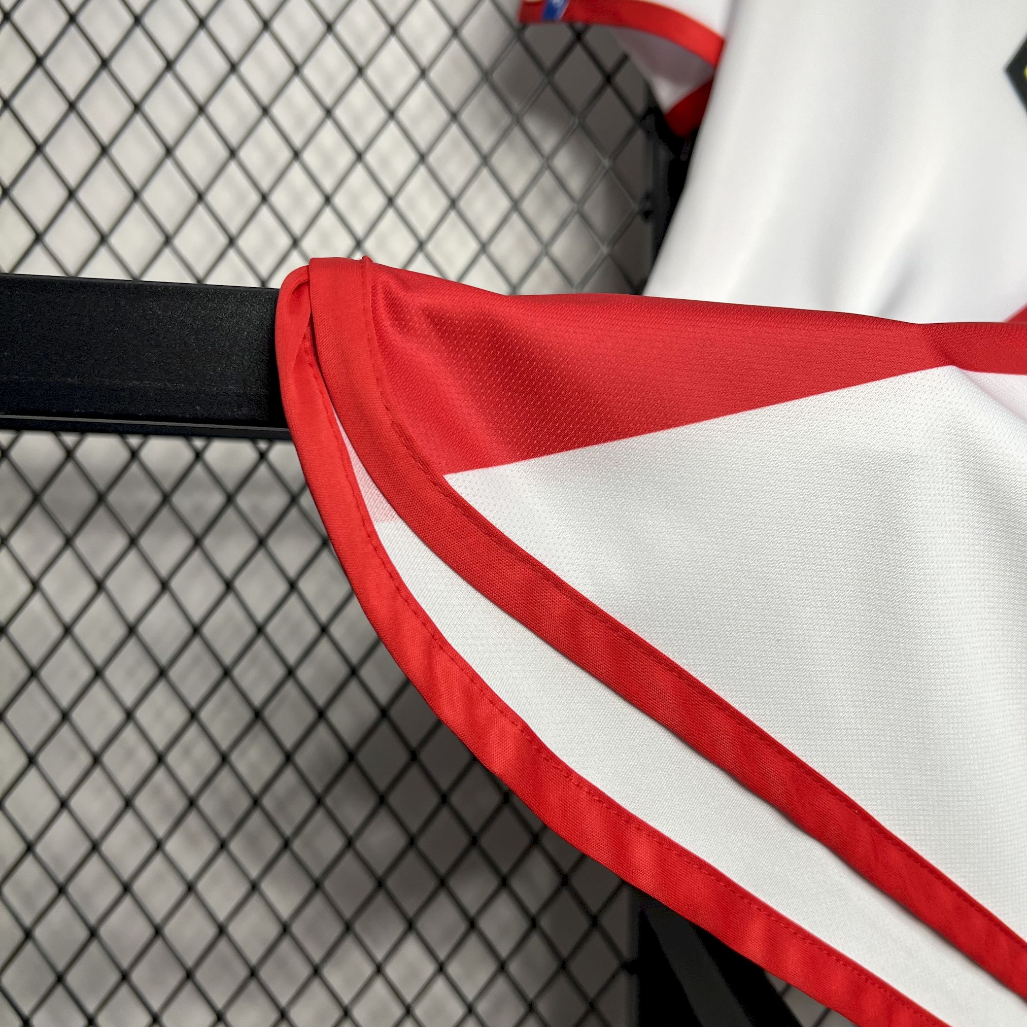 Retro Rayo Vallecano 2001-02 Home Jersey - Unitedfutballjersey