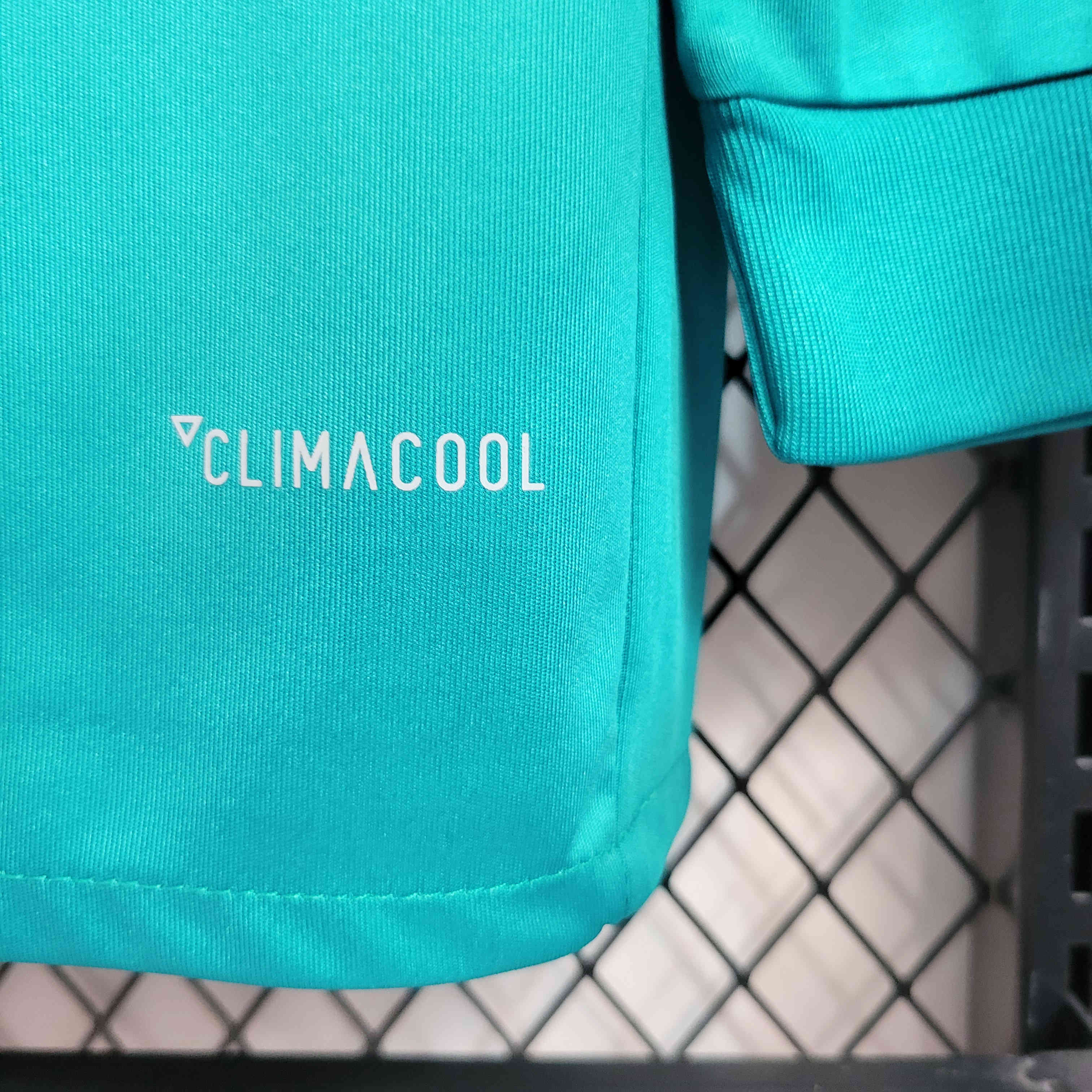 Retro Real Madrid 17-18 Third Long Sleeve Jersey - Unitedfutballjersey