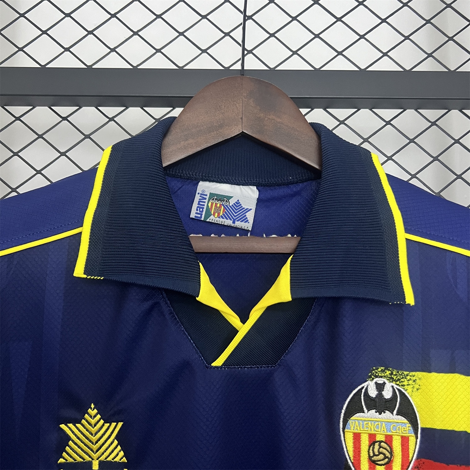 Retro Valencia 1996-97 Away Jersey - Unitedfutballjersey