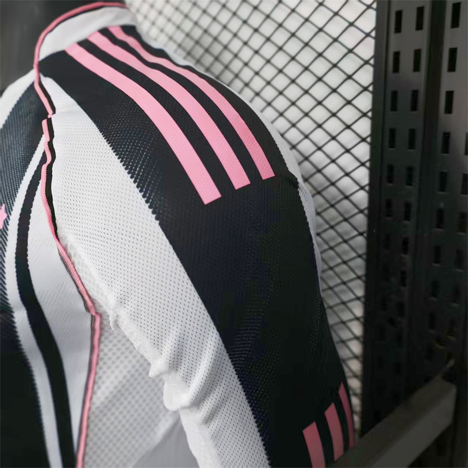 Juventus 25-26 Home Long Sleeves Jersey With Chest Sponsor - Player Version - Unitedfutballjersey