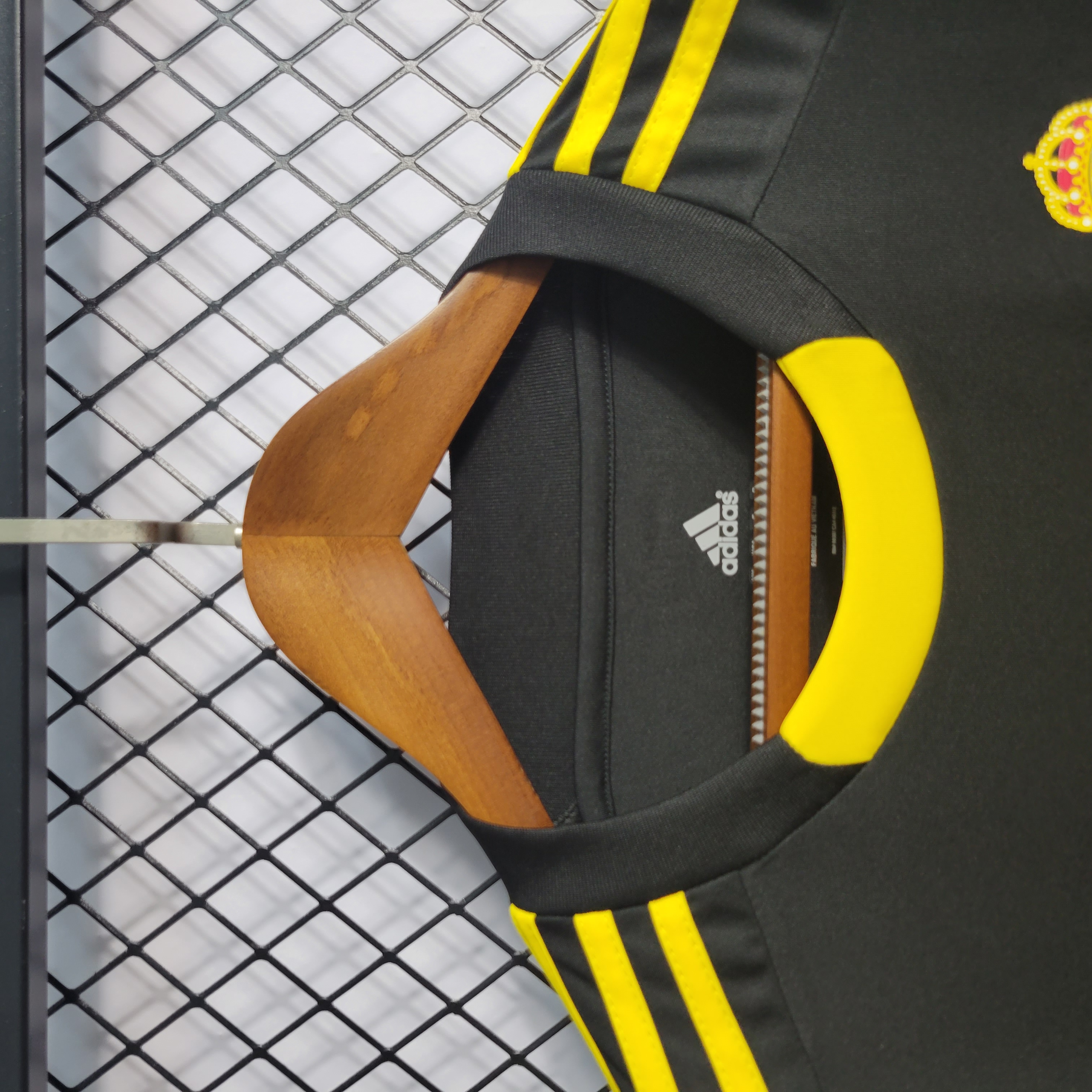 Retro Real Madrid 11-12 Black Goalkeeper Jersey - Unitedfutballjersey