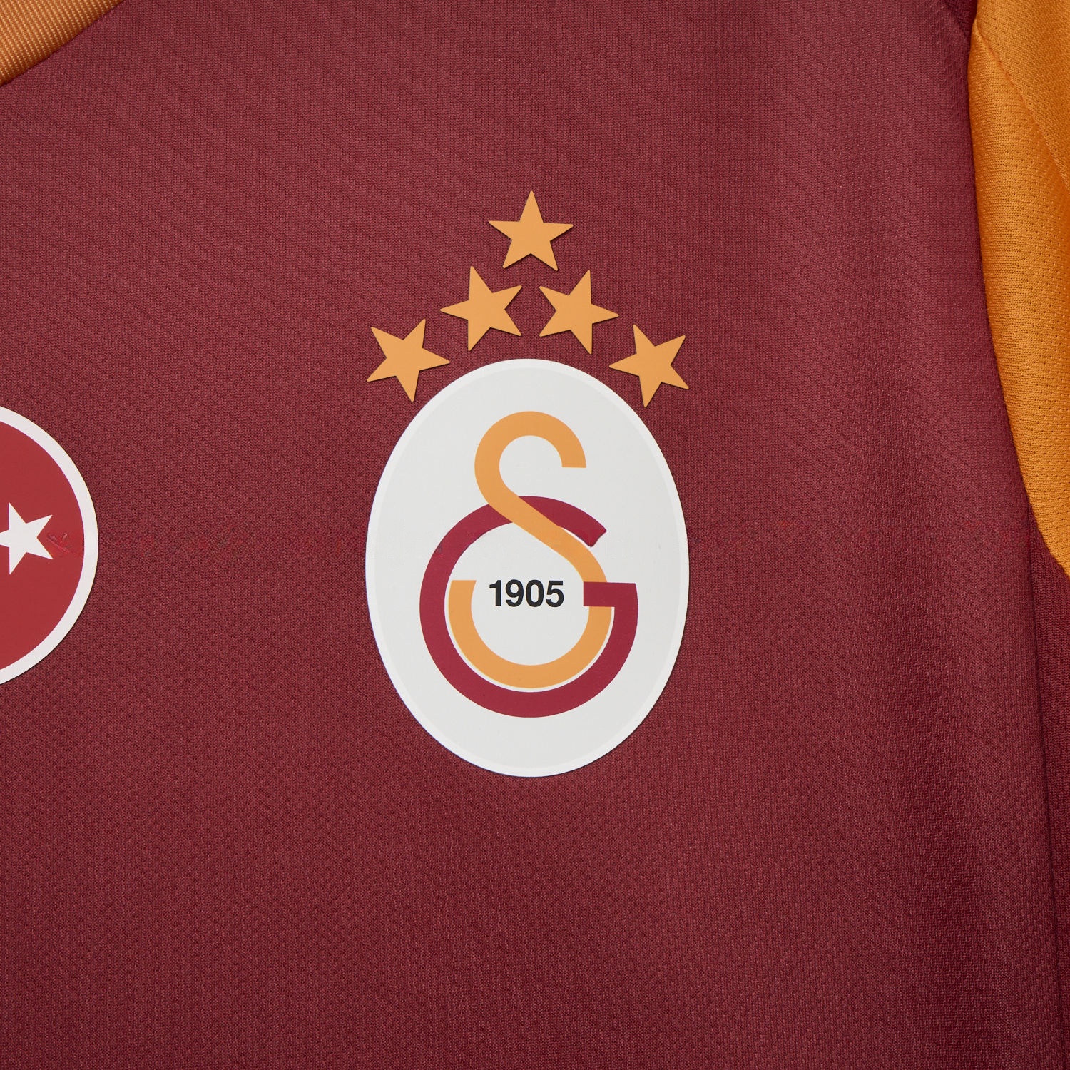Galatasaray 25-26 Home Jersey with Five Stars - Fans Version - Unitedfutballjersey