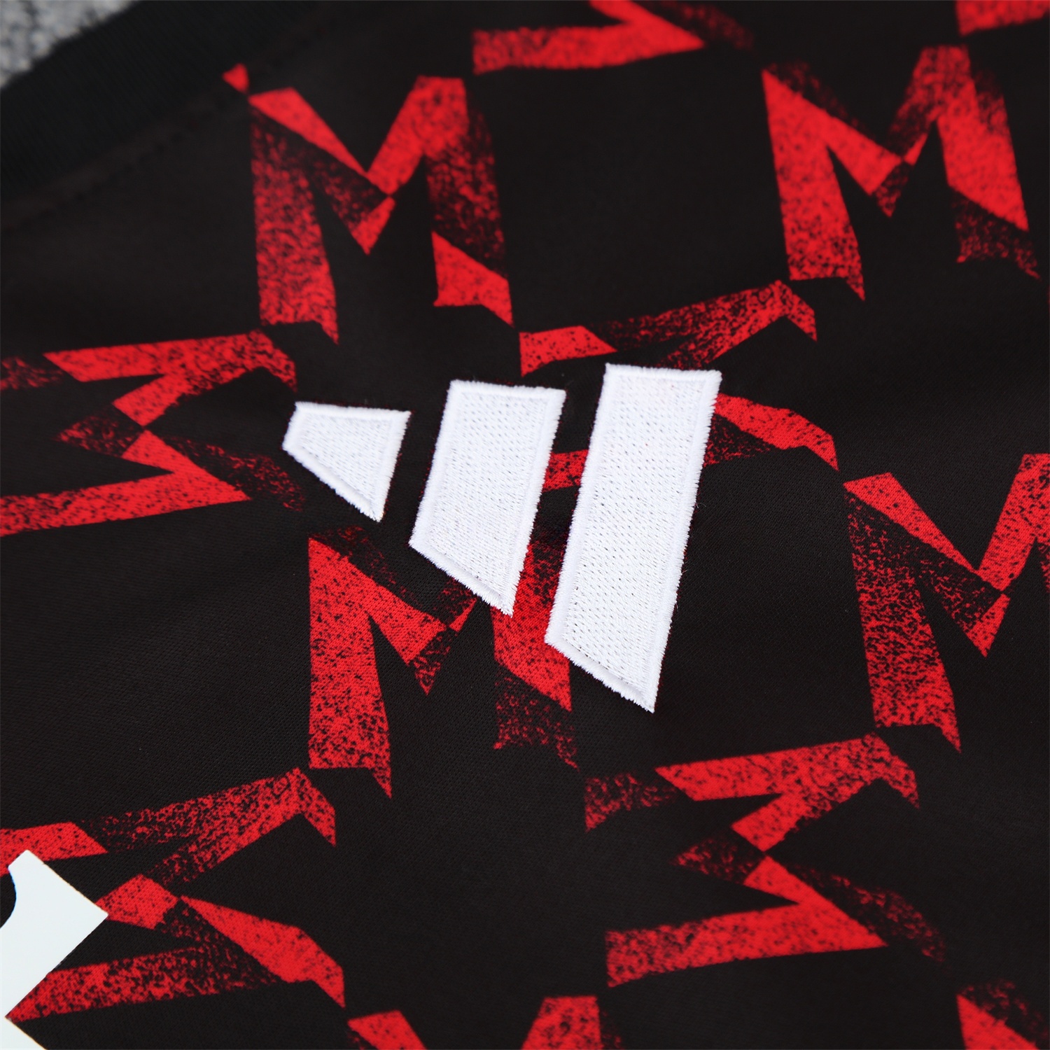 Manchester United 25-26 Pre-Match Vest Training Set - Red Top & Black Shorts - Unitedfutballjersey