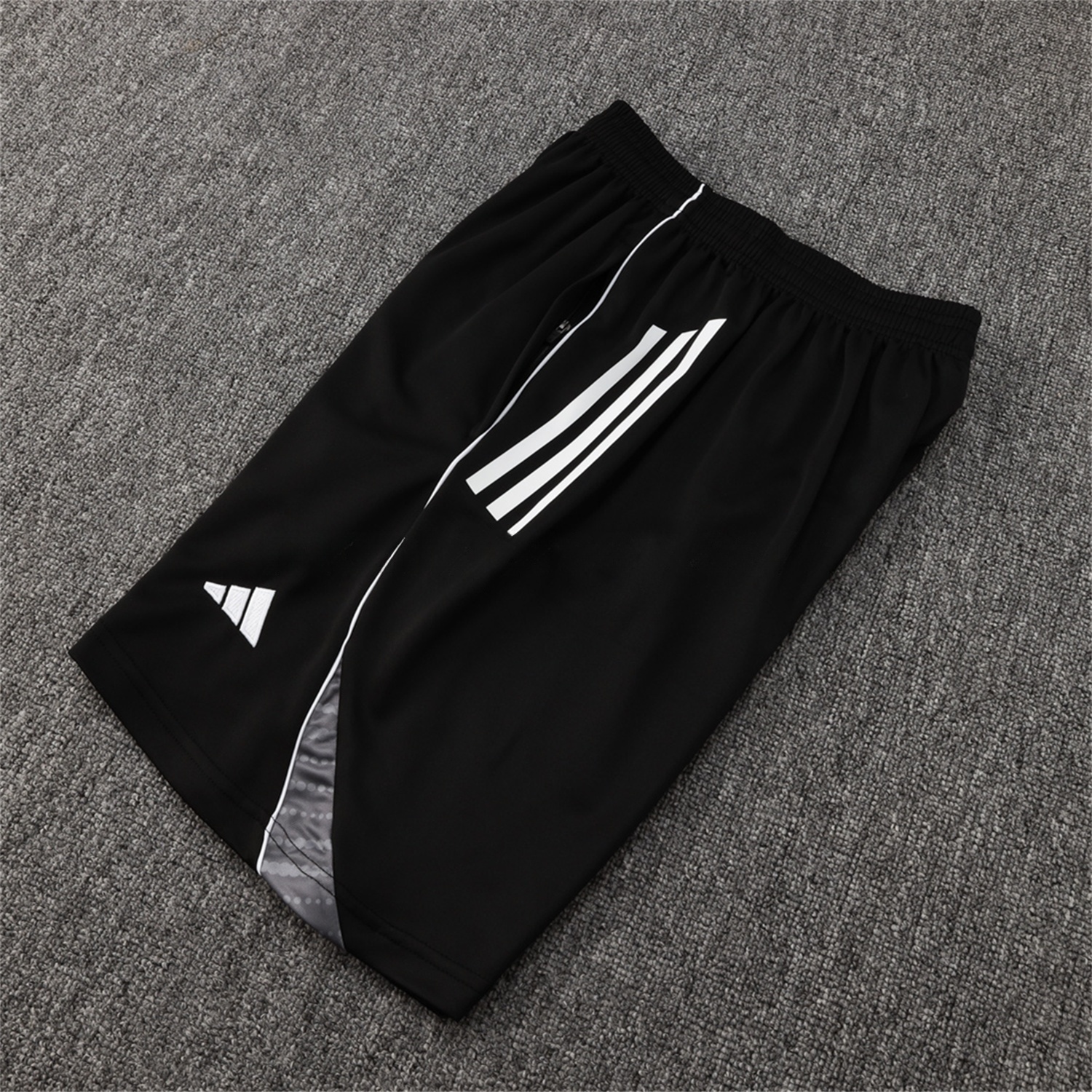 Real Madrid 25-26 Vest Training Set - Black Vest and Black Shorts - Unitedfutballjersey