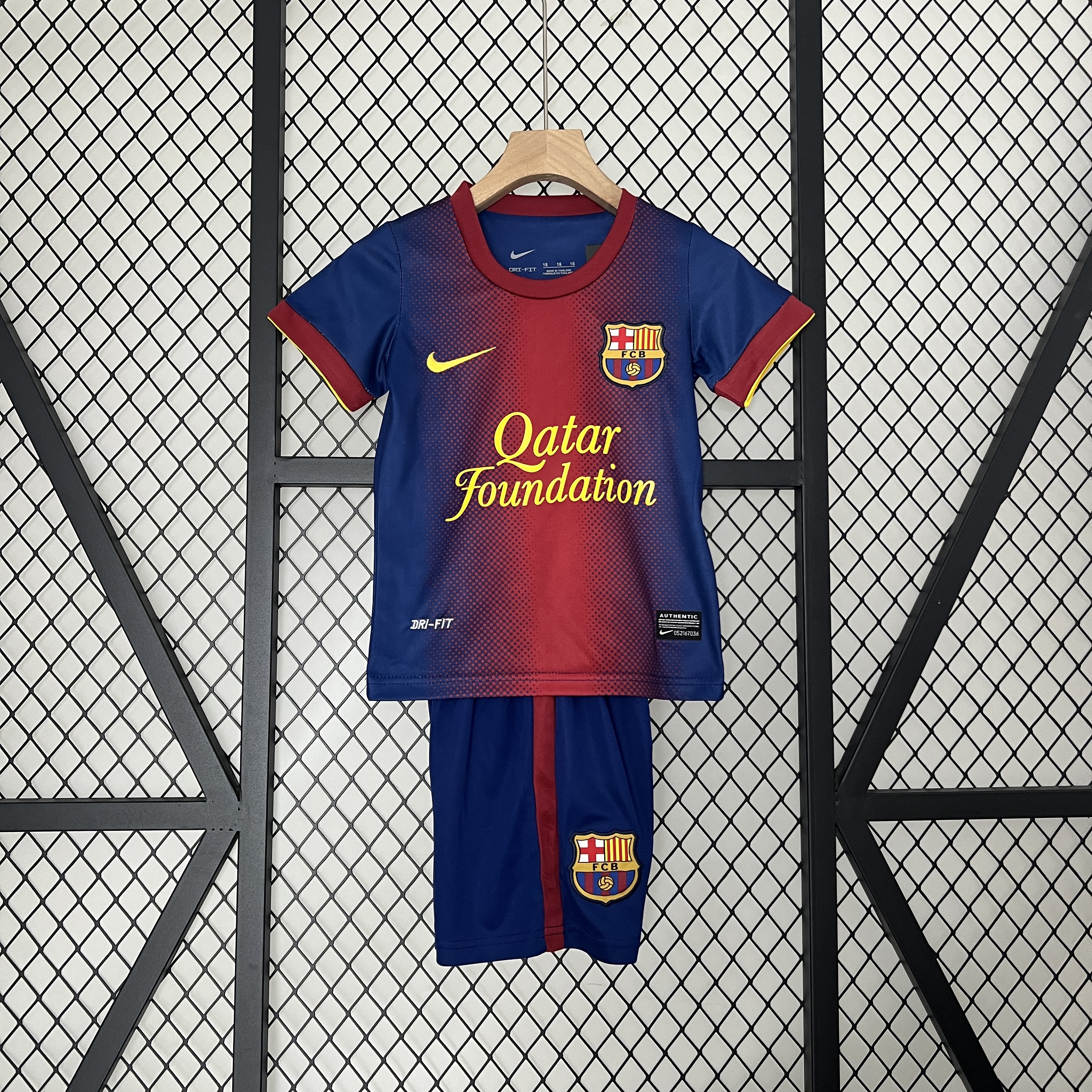 Retro Barcelona 2012-13 Home Stadium Kids Kit - Unitedfutballjersey