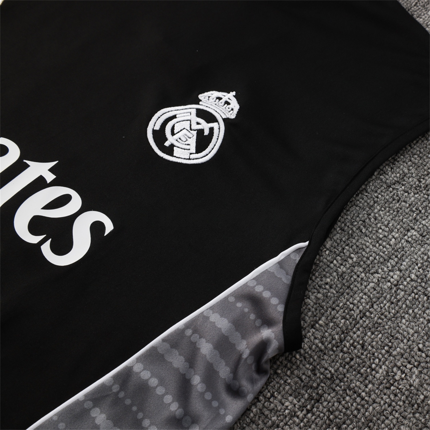 Real Madrid 25-26 Vest Training Set - Black Vest and Black Shorts - Unitedfutballjersey