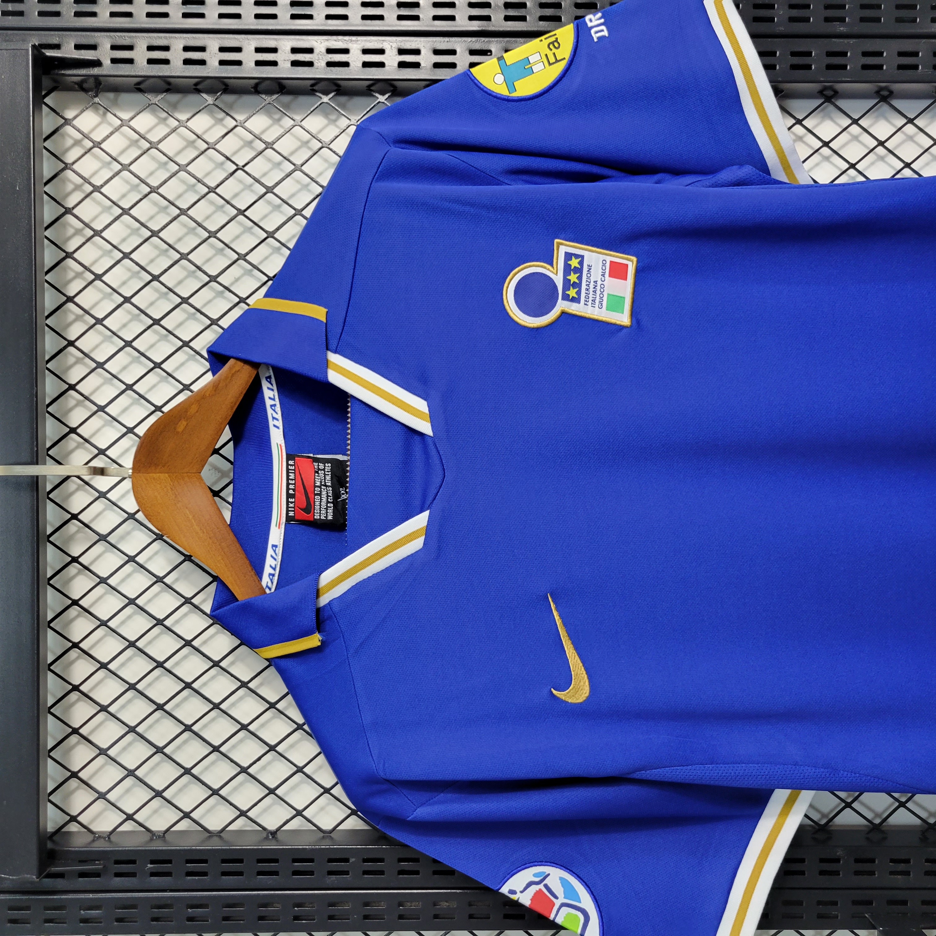 Retro Italy 1996 Home Stadium Jersey - Unitedfutballjersey