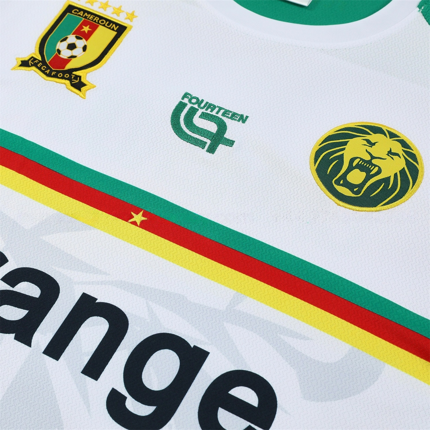 Cameroon 25-26 Short-Sleeve Training Set - White Top and Green Shorts - Unitedfutballjersey