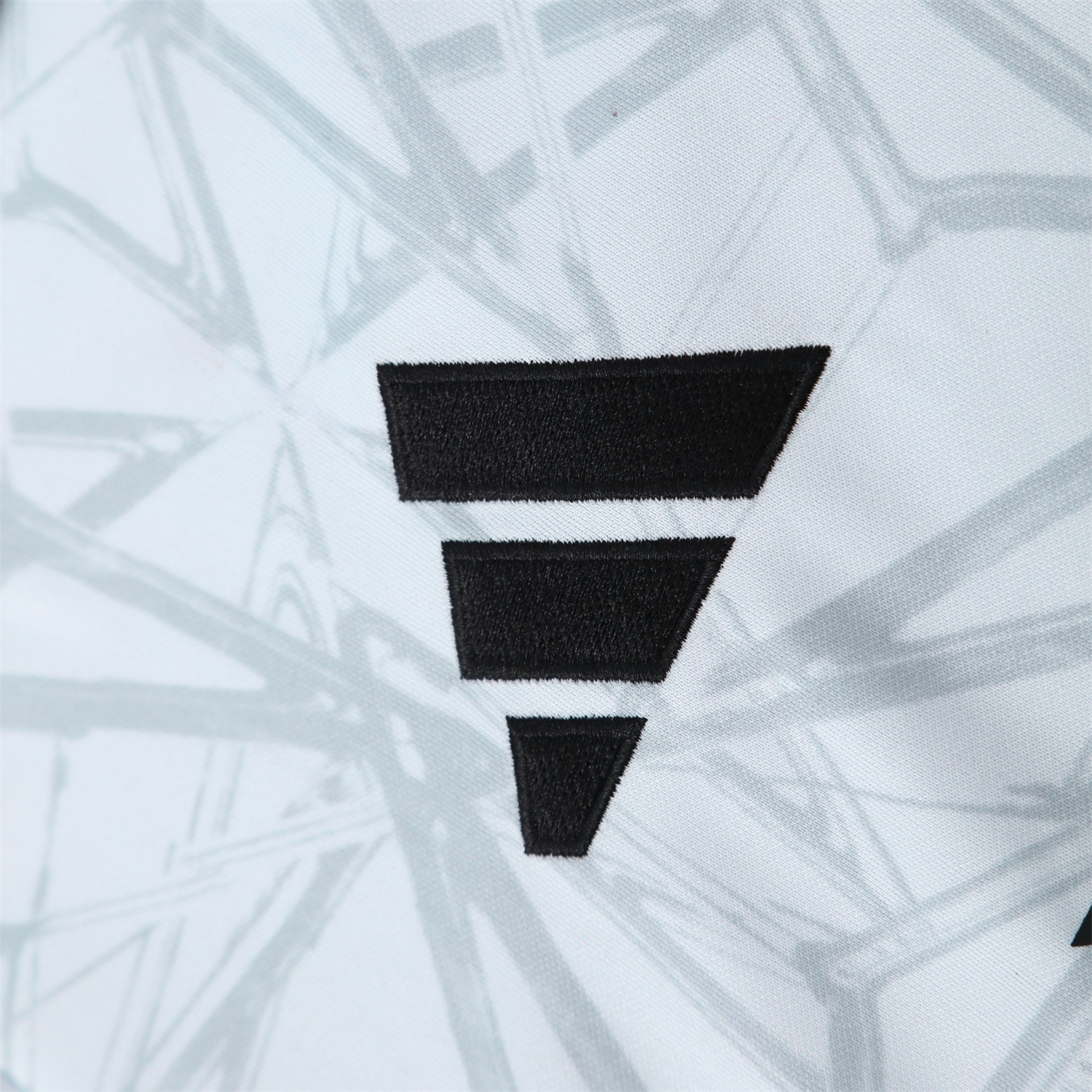 Real Madrid 25-26 Traning Hoodie Set - Triangular Spots White Hoodie With Black Pants - Unitedfutballjersey