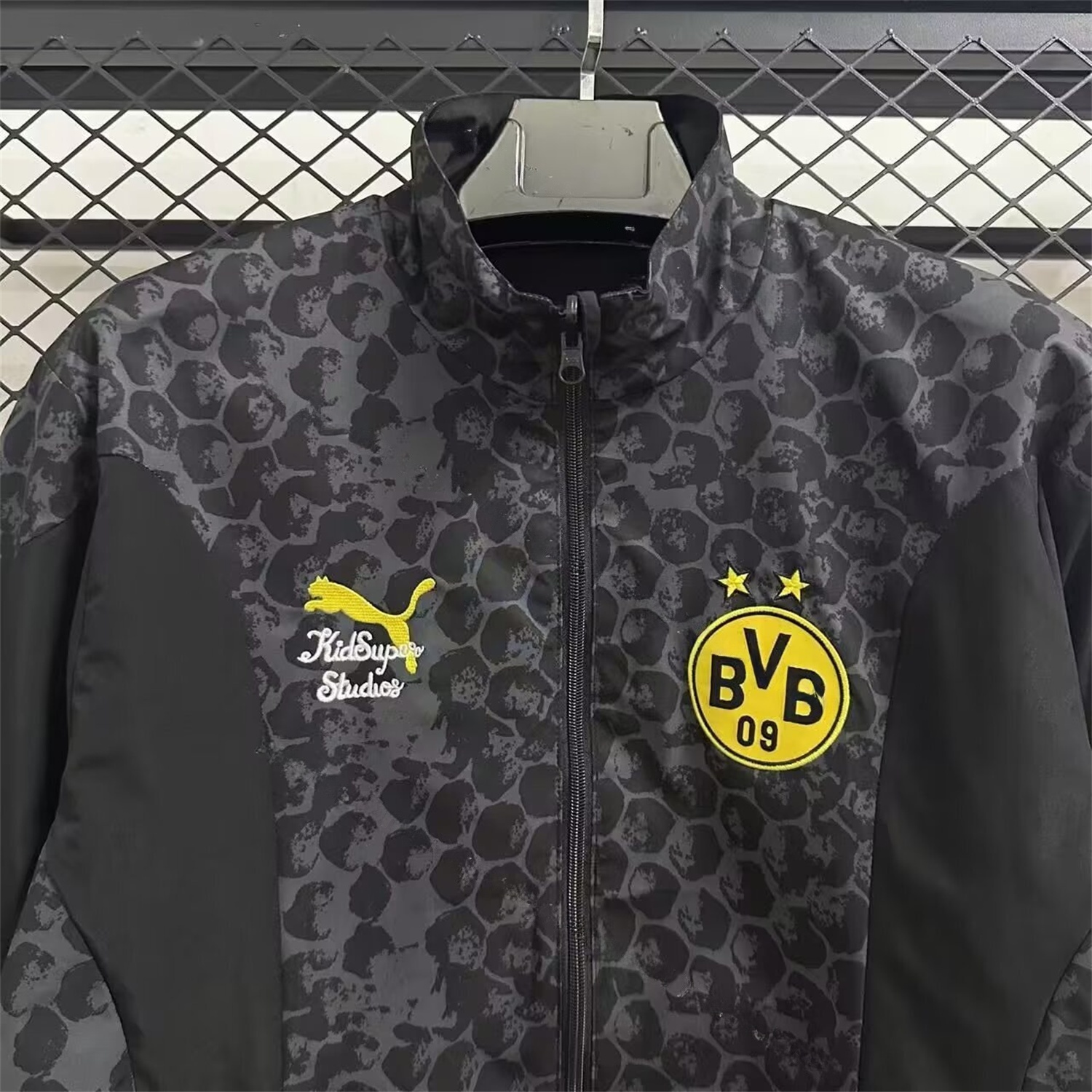 Dortmund 25-26 Black and Gray Double-Sided Training Windbreaker Jacket - Unitedfutballjersey