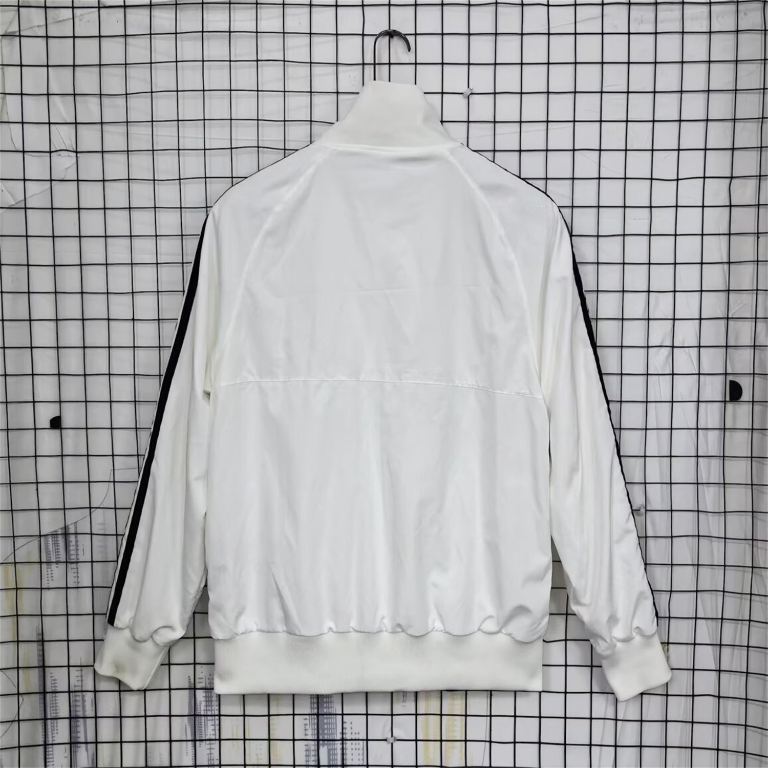 Real Madrid 25-26 Windbreaker Jacket - White With Black Lines - Unitedfutballjersey