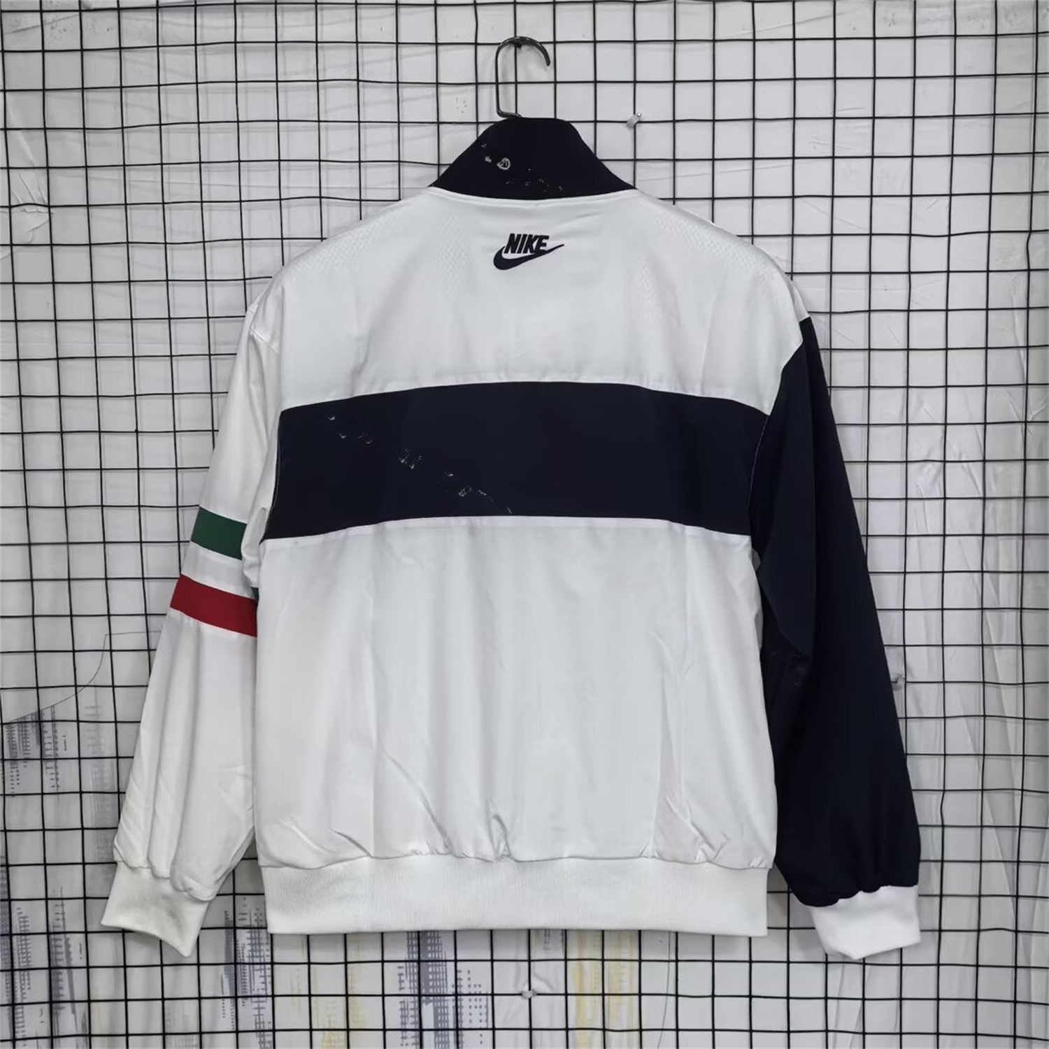 Italy 25-26 Throwback Windbreaker Jacket - White And Black - Unitedfutballjersey