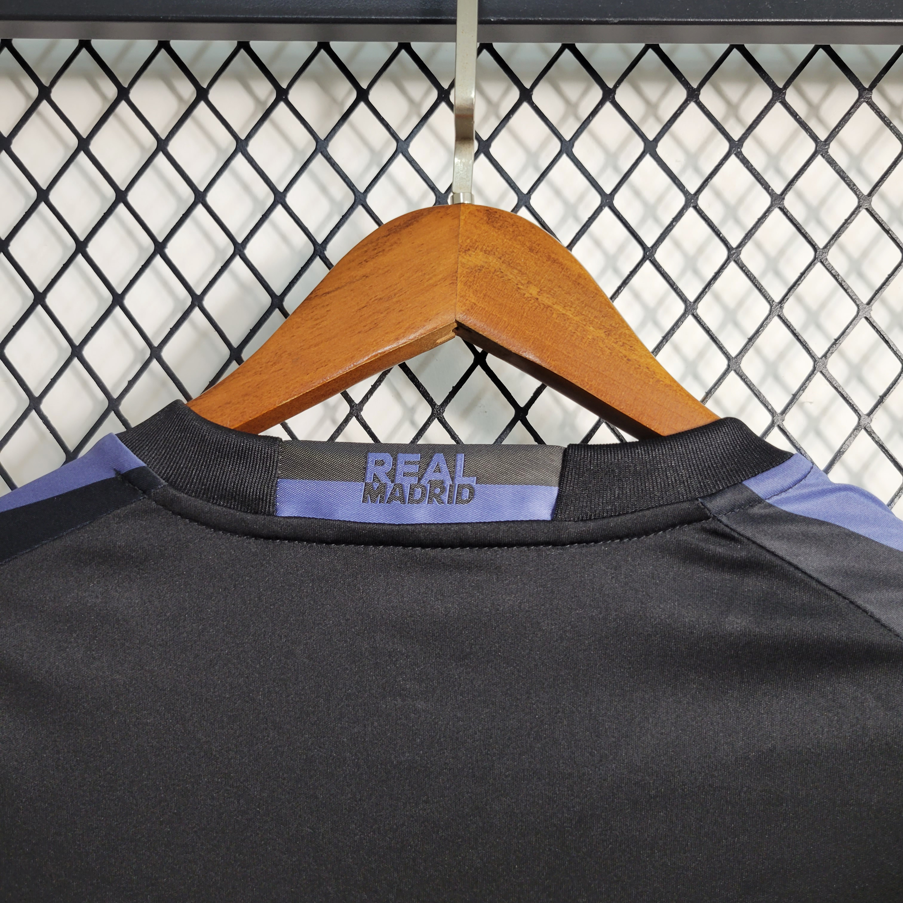 Retro Real Madrid 16-17 Third Long Sleeve Jersey - Unitedfutballjersey