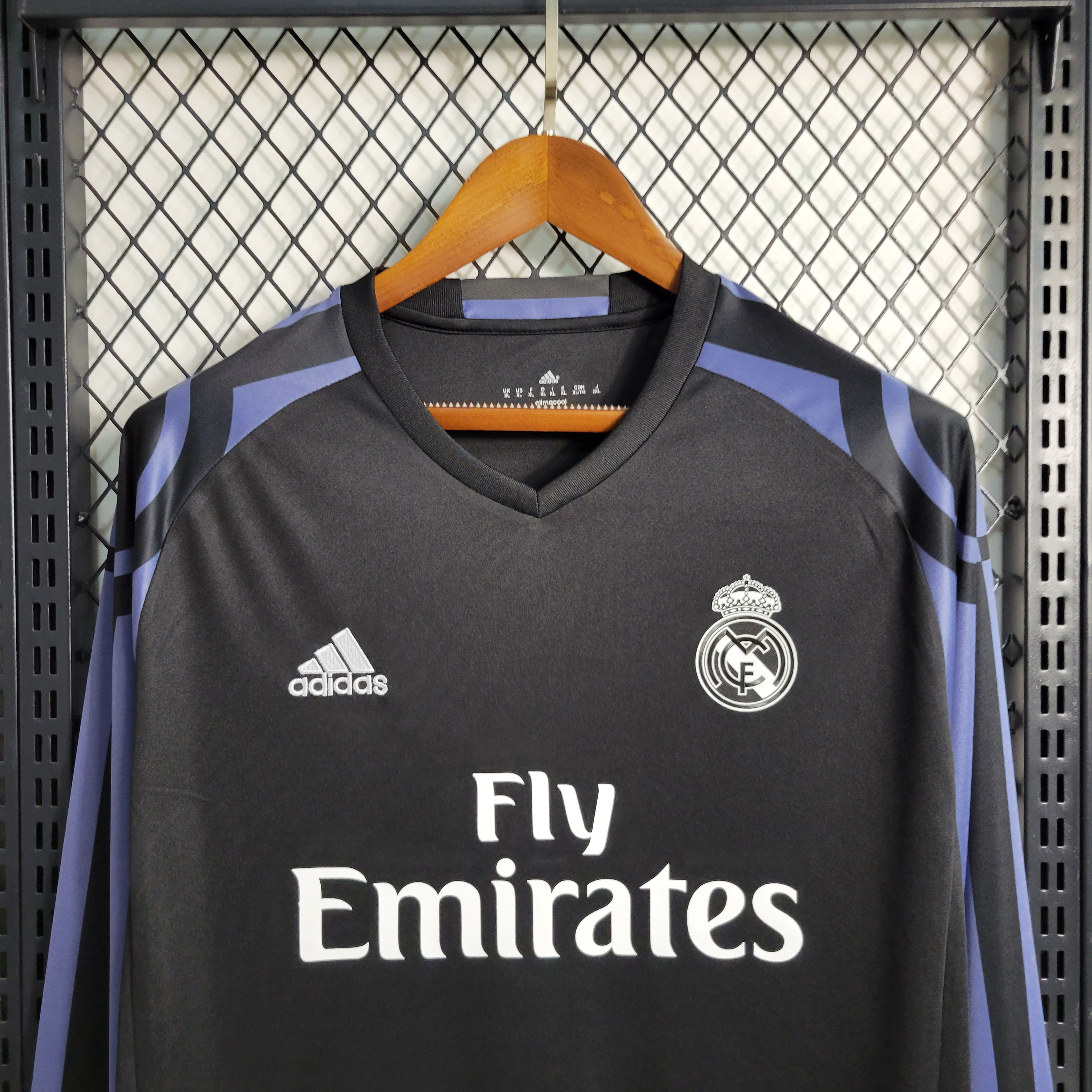 Retro Real Madrid 16-17 Third Long Sleeve Jersey - Unitedfutballjersey