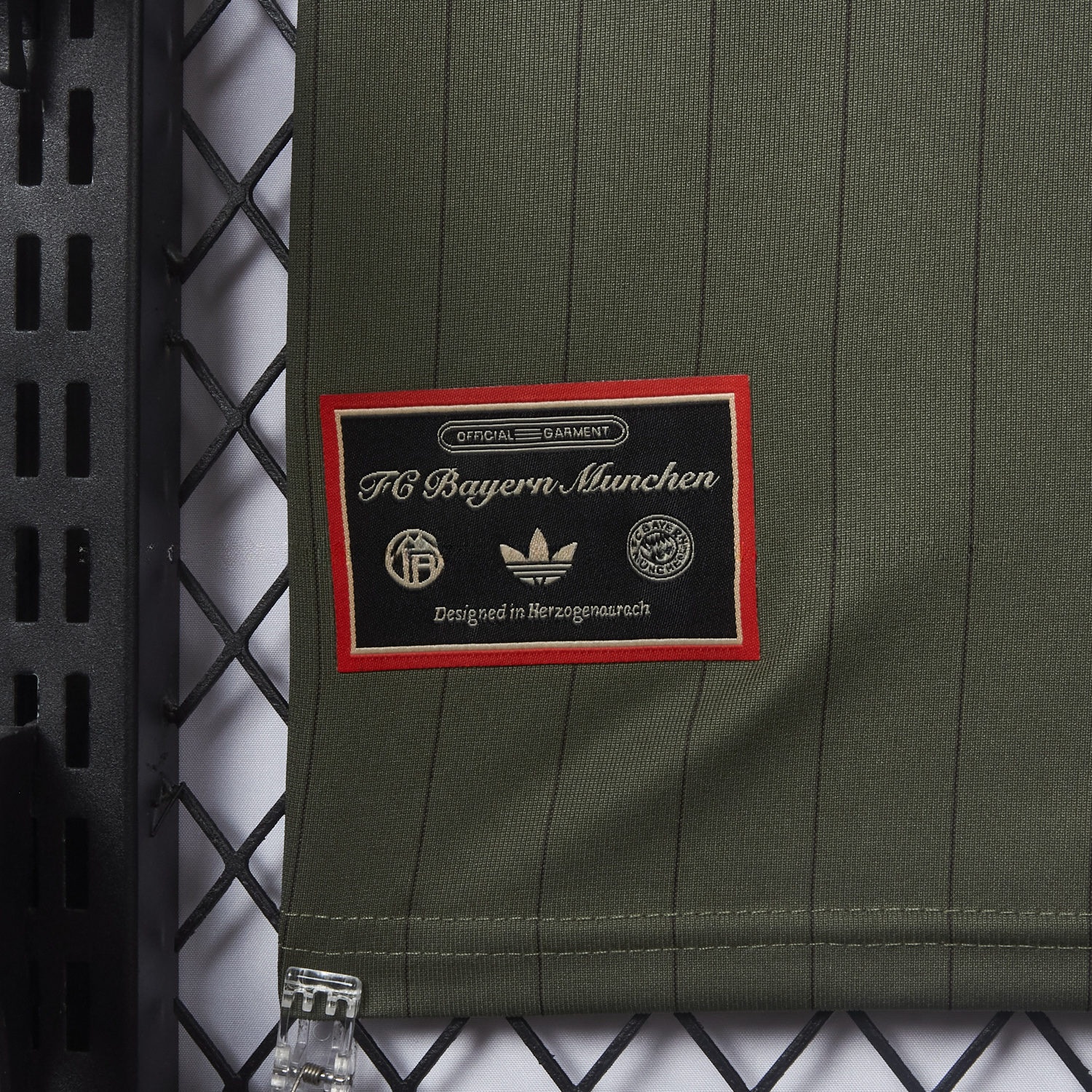 Bayern Munich 25-26 Trefoil Green Travel Jersey - Player Version - Unitedfutballjersey