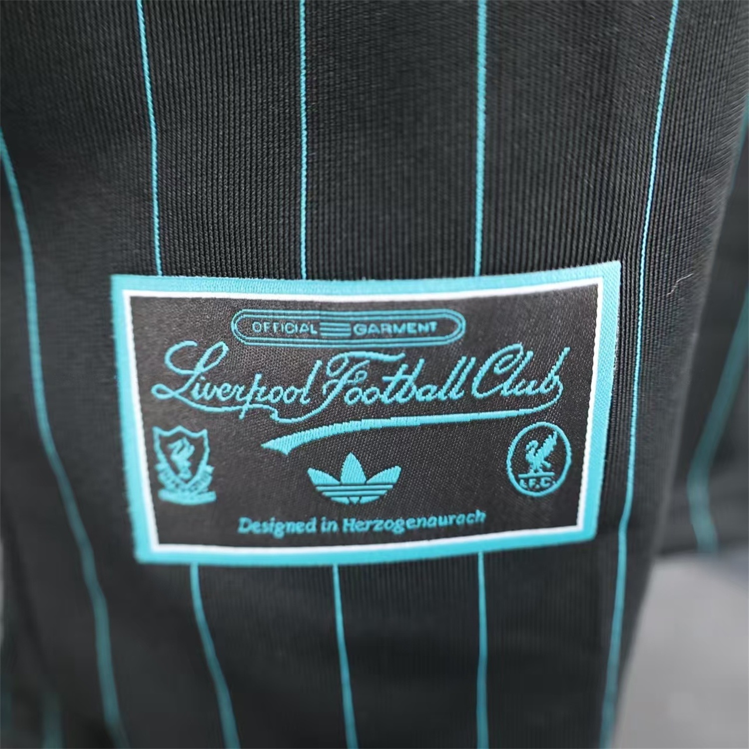 Liver.pool 25-26 Icon Range Travel Special Edition Black Jersey - Player Version - Unitedfutballjersey