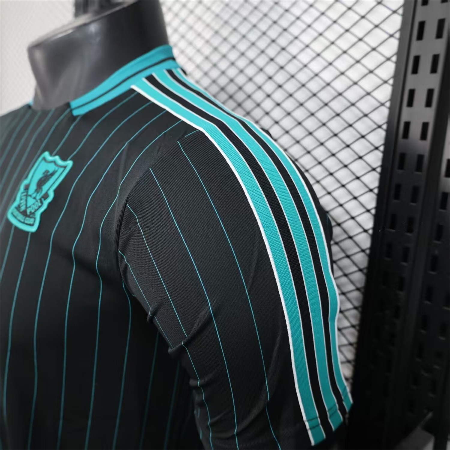 Liver.pool 25-26 Icon Range Travel Special Edition Black Jersey - Player Version - Unitedfutballjersey